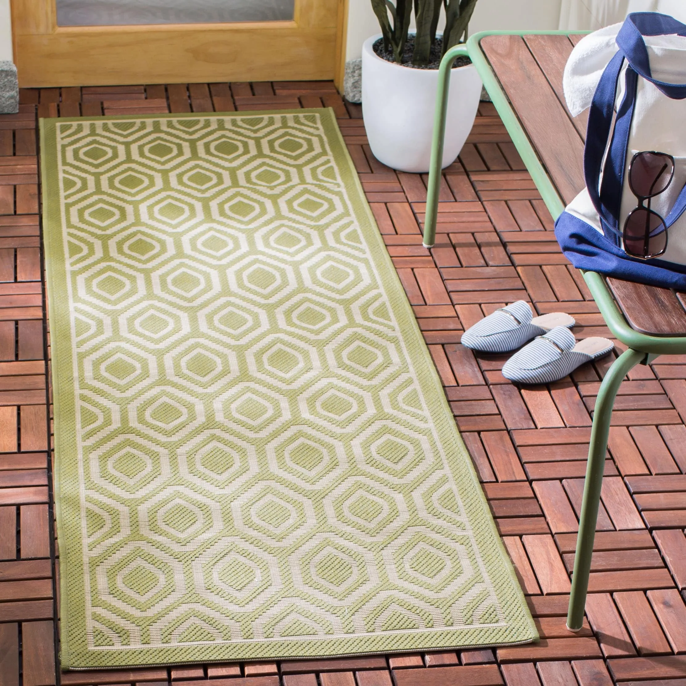 SAFAVIEH Courtyard Carolee Indoor/ Outdoor Patio Backyard Rug