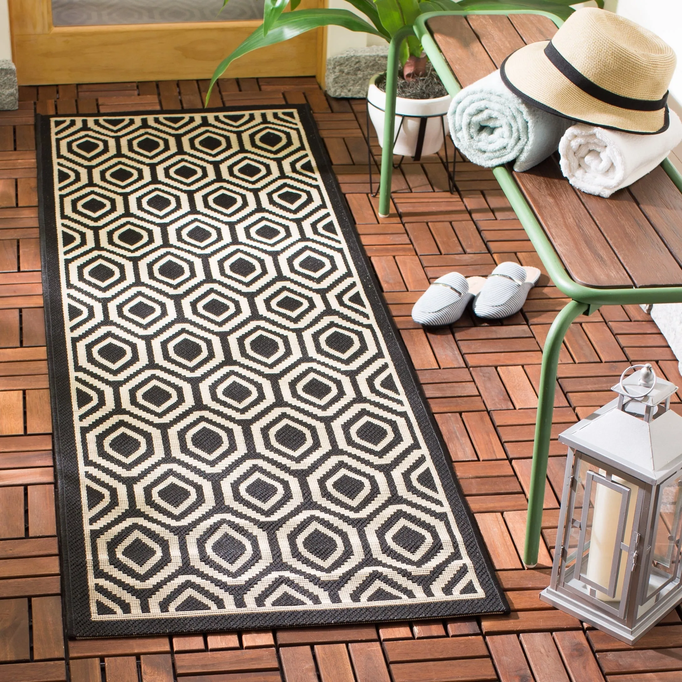 SAFAVIEH Courtyard Carolee Indoor/ Outdoor Patio Backyard Rug