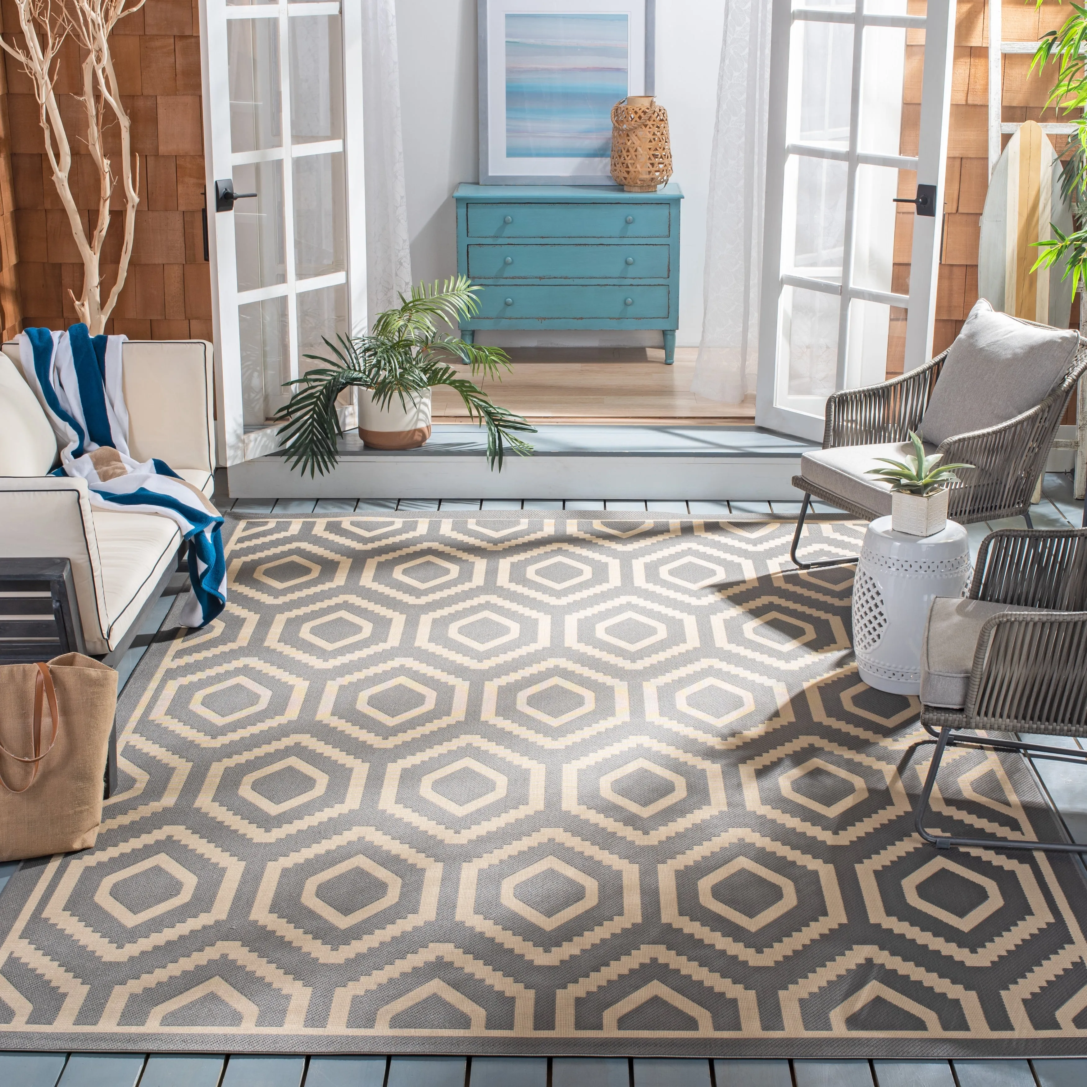 SAFAVIEH Courtyard Carolee Indoor/ Outdoor Patio Backyard Rug