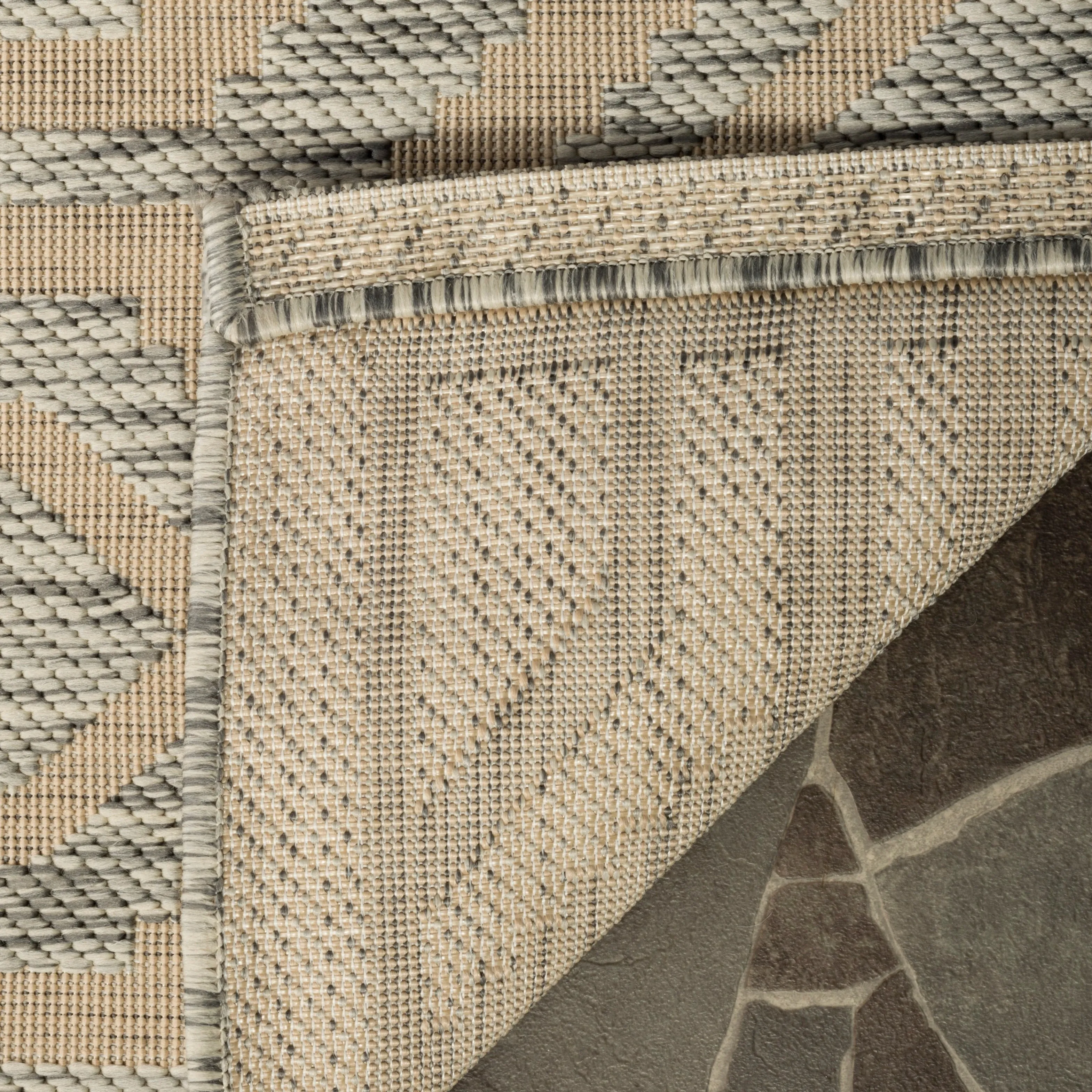 SAFAVIEH Courtyard Carolee Indoor/ Outdoor Patio Backyard Rug