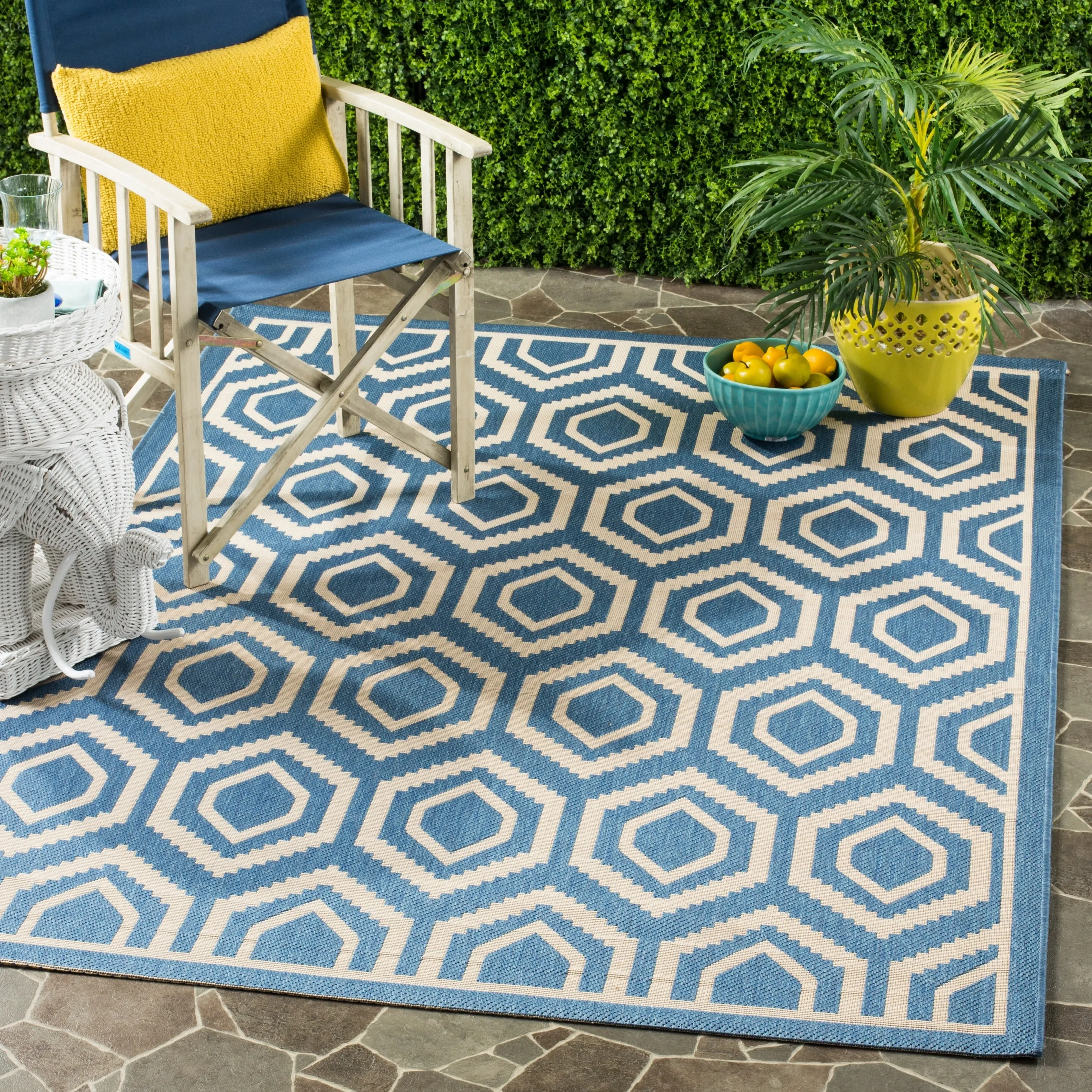 SAFAVIEH Courtyard Carolee Indoor/ Outdoor Patio Backyard Rug