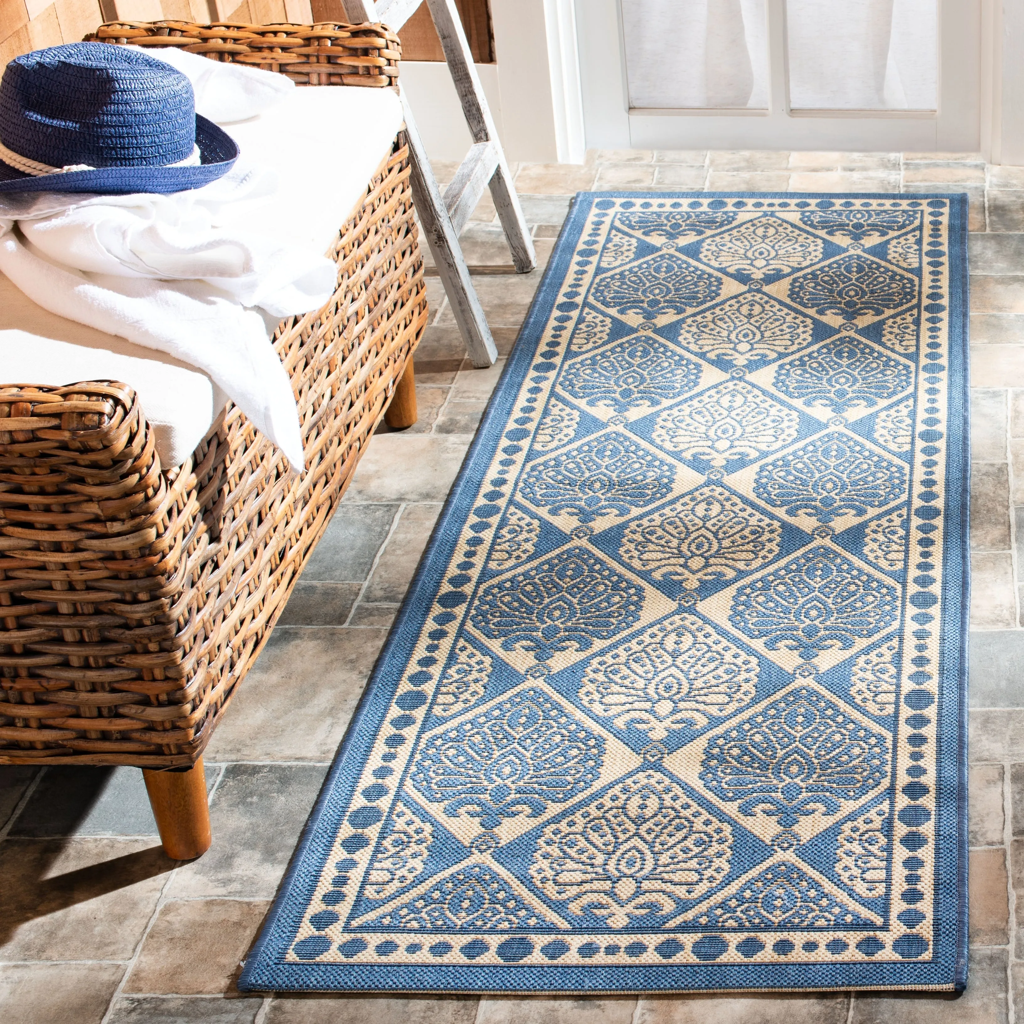 SAFAVIEH Courtyard Evangelina Indoor/ Outdoor Waterproof Patio Backyard Rug