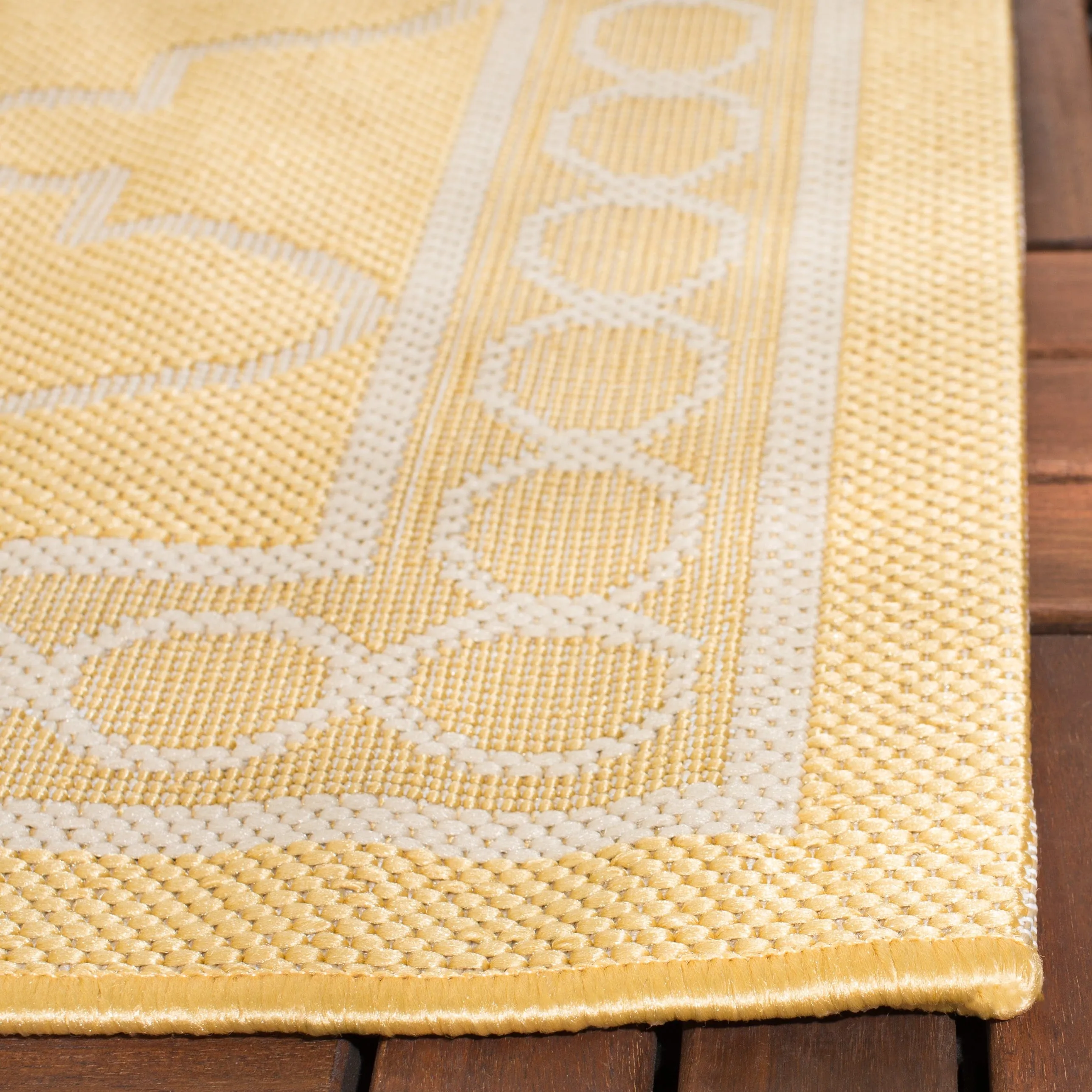 SAFAVIEH Courtyard Janell Trellis Indoor/ Outdoor Waterproof Patio Backyard Rug