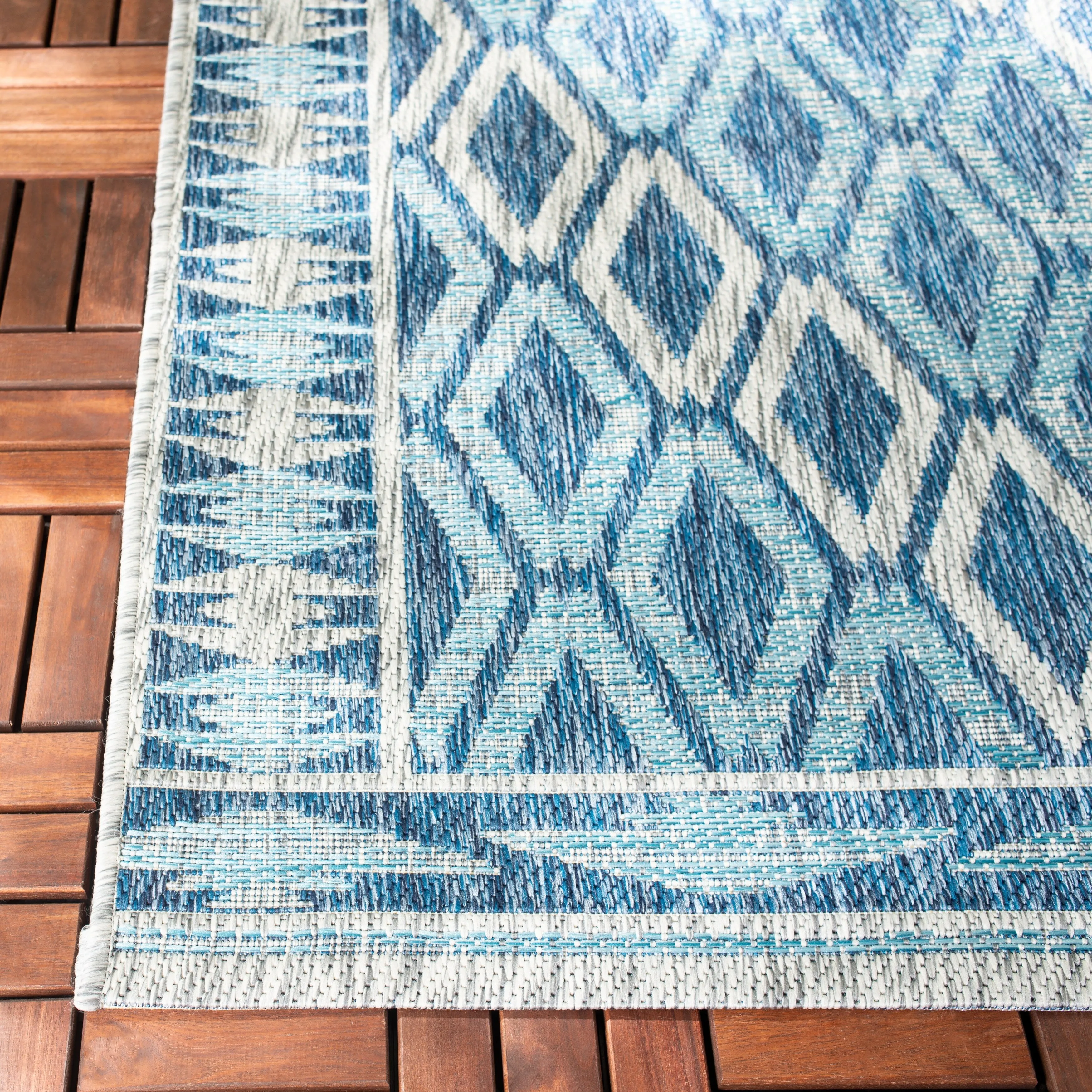 SAFAVIEH Courtyard Noreta Indoor/ Outdoor Waterproof Patio Backyard Rug - Navy/Grey - 5'3 x 7'7