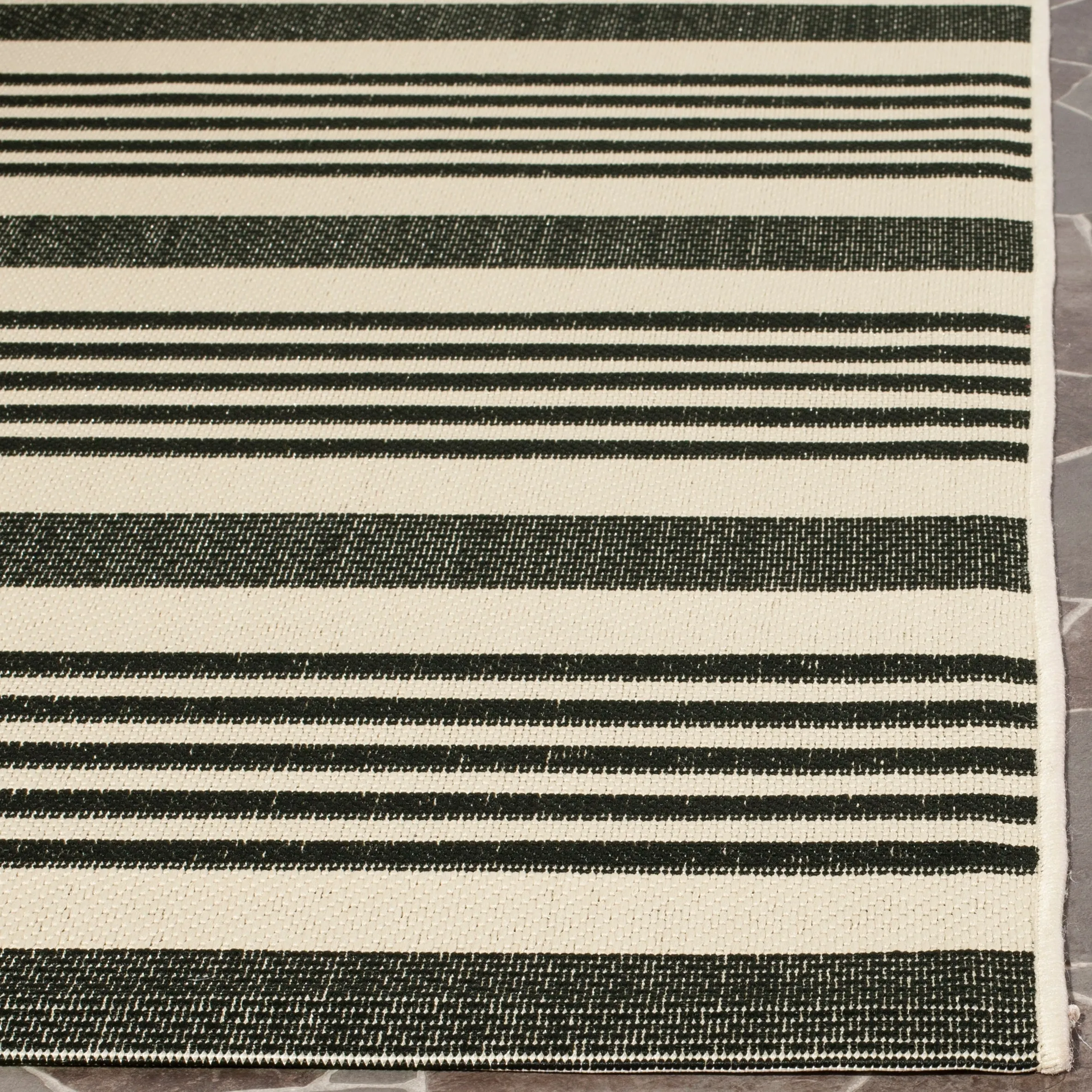 SAFAVIEH Courtyard Orsi Indoor/ Outdoor Waterproof Area Rug