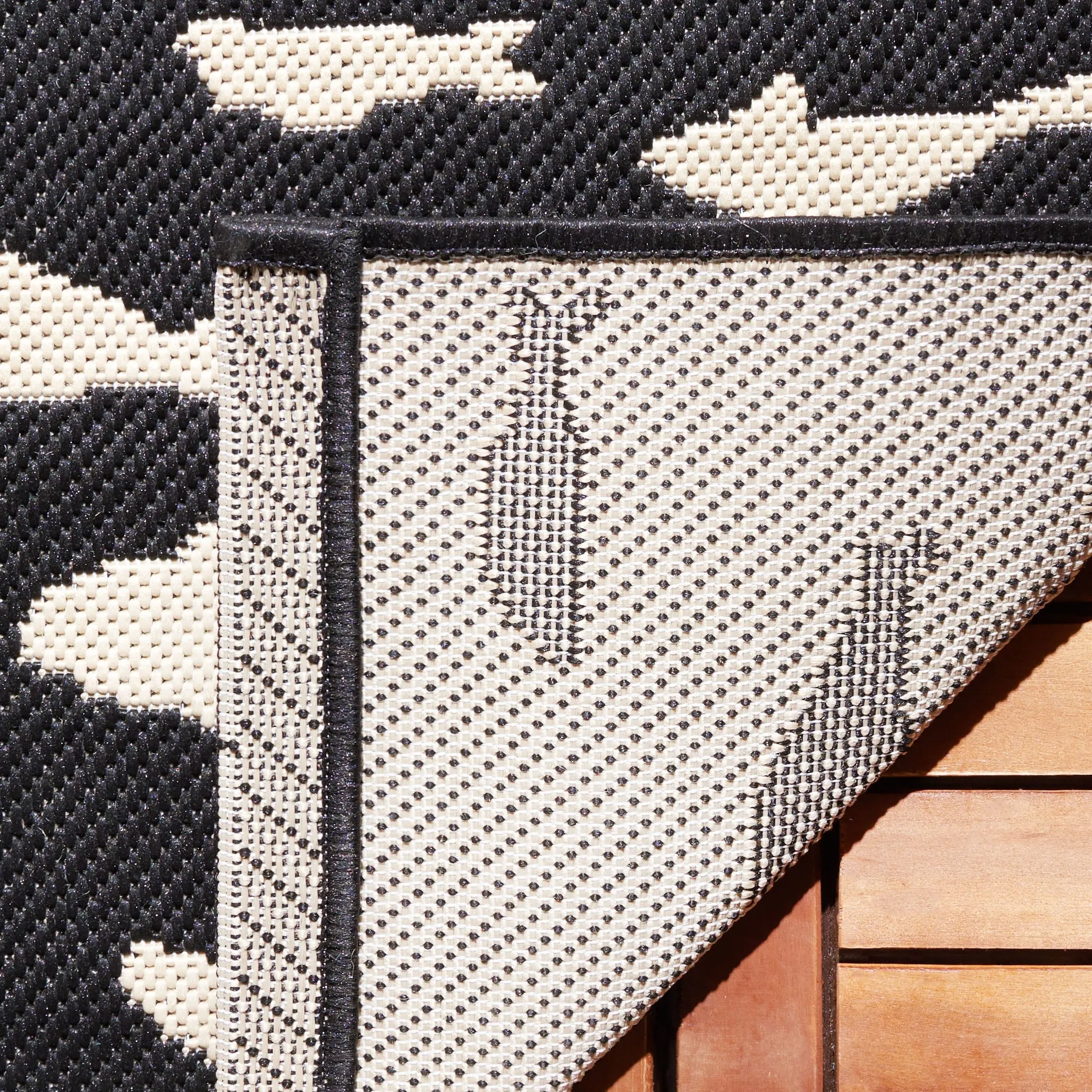 SAFAVIEH Courtyard Snaebjorg Transitional Rug