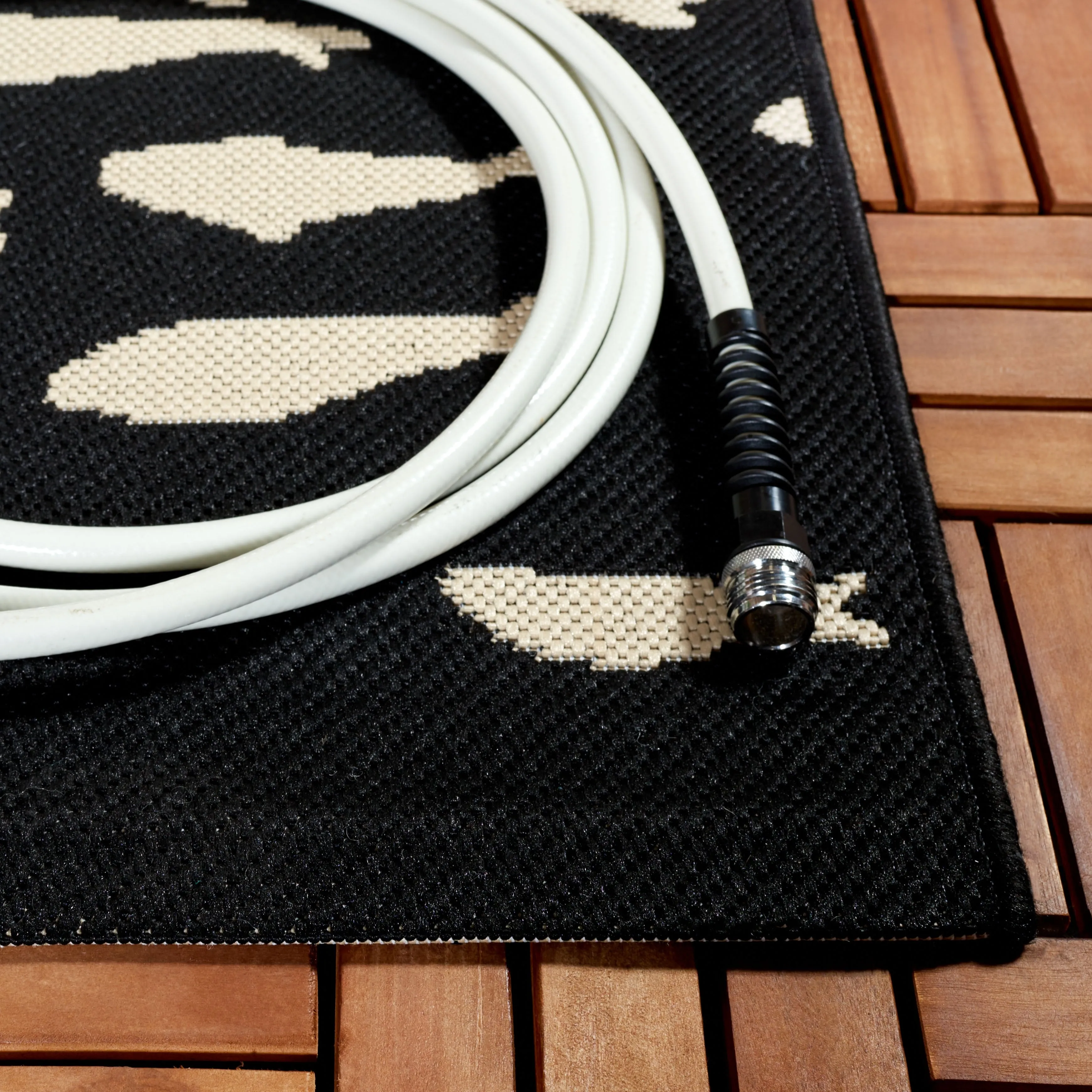 SAFAVIEH Courtyard Snaebjorg Transitional Rug