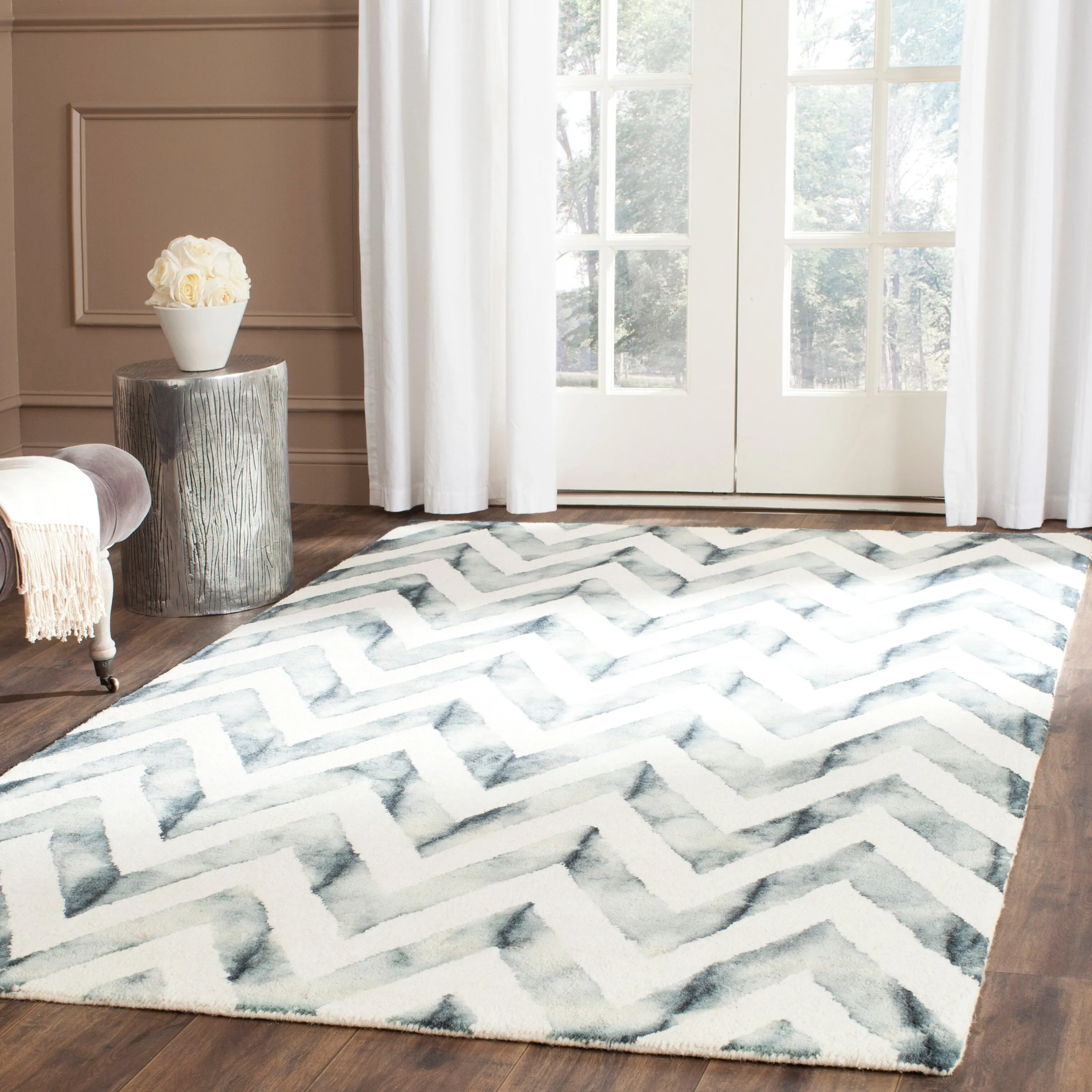 SAFAVIEH Dip Dye Erkhild Hand-tufted Wool Chevron Area Rug