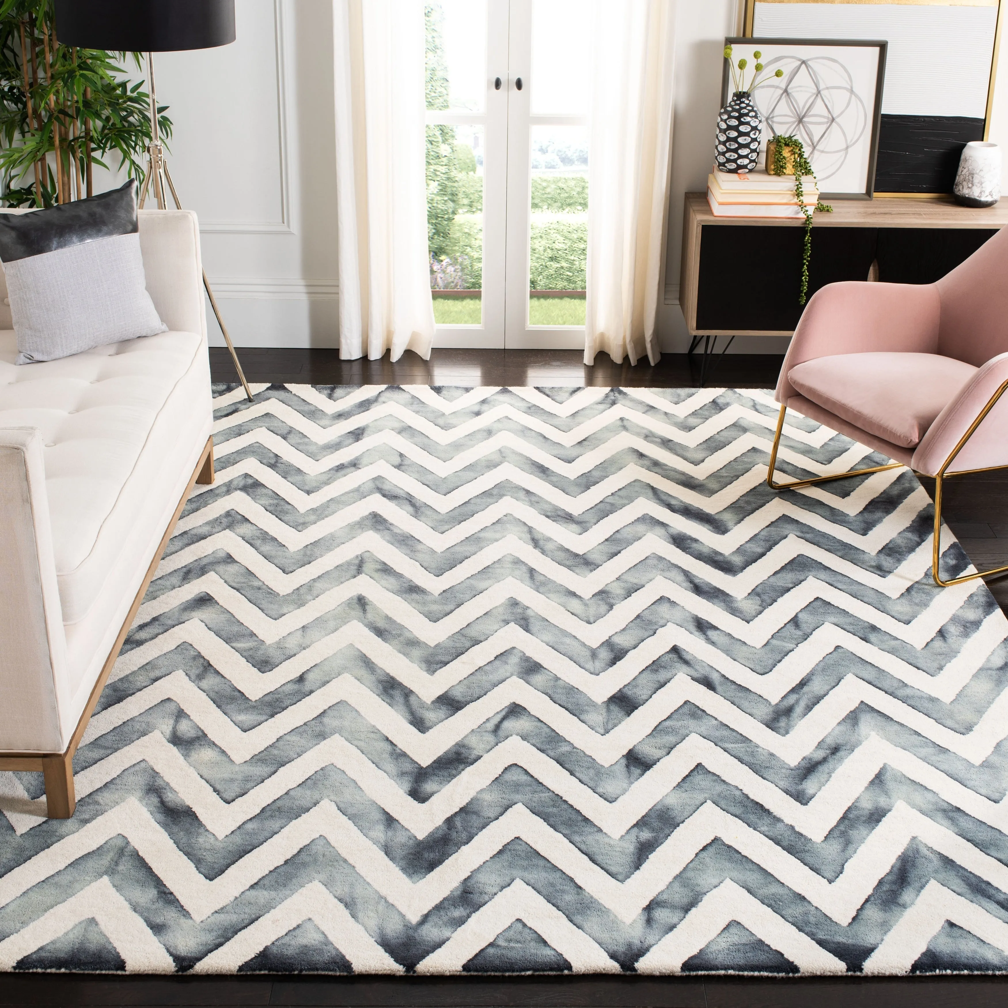 SAFAVIEH Dip Dye Erkhild Hand-tufted Wool Chevron Area Rug