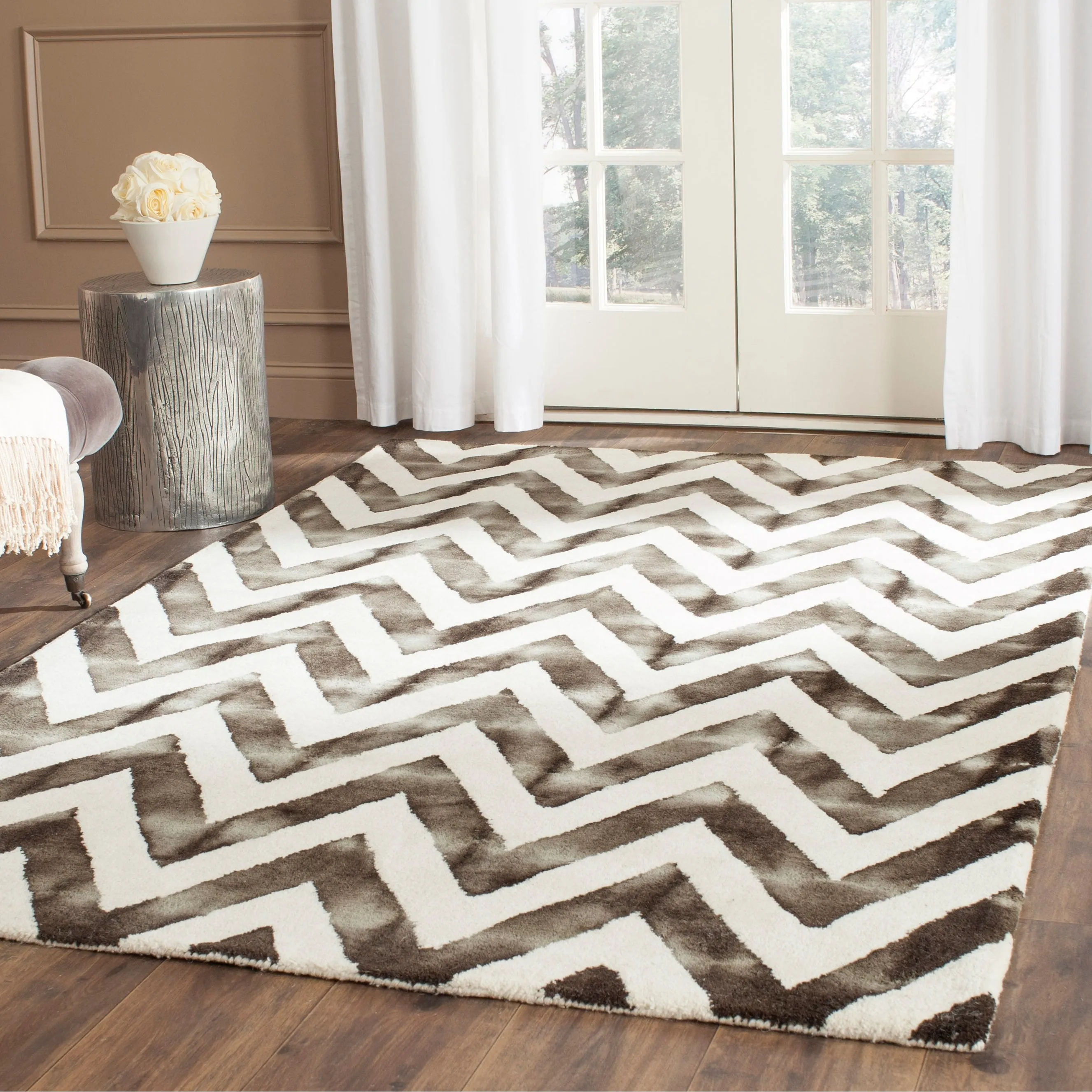 SAFAVIEH Dip Dye Erkhild Hand-tufted Wool Chevron Area Rug