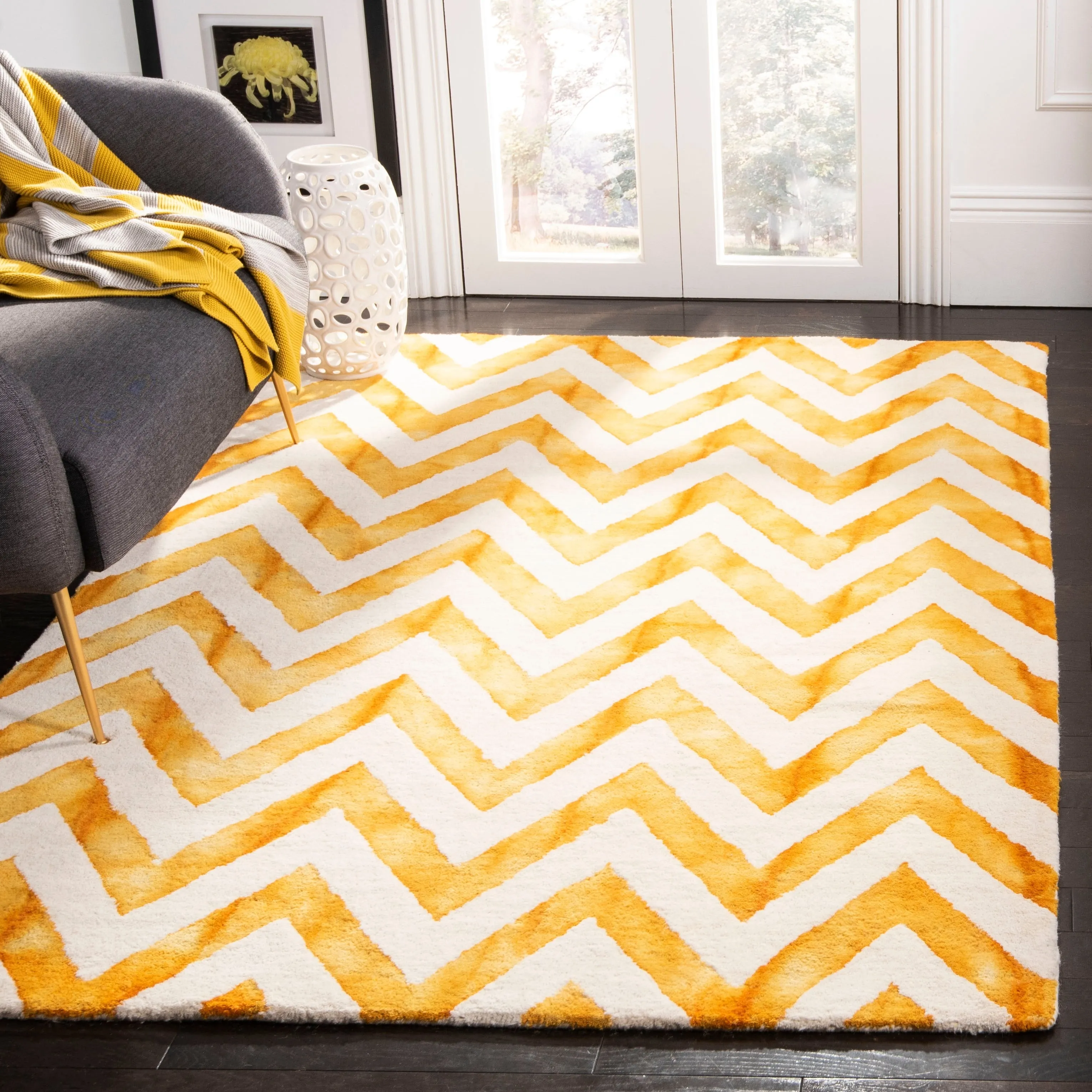 SAFAVIEH Dip Dye Erkhild Hand-tufted Wool Chevron Area Rug