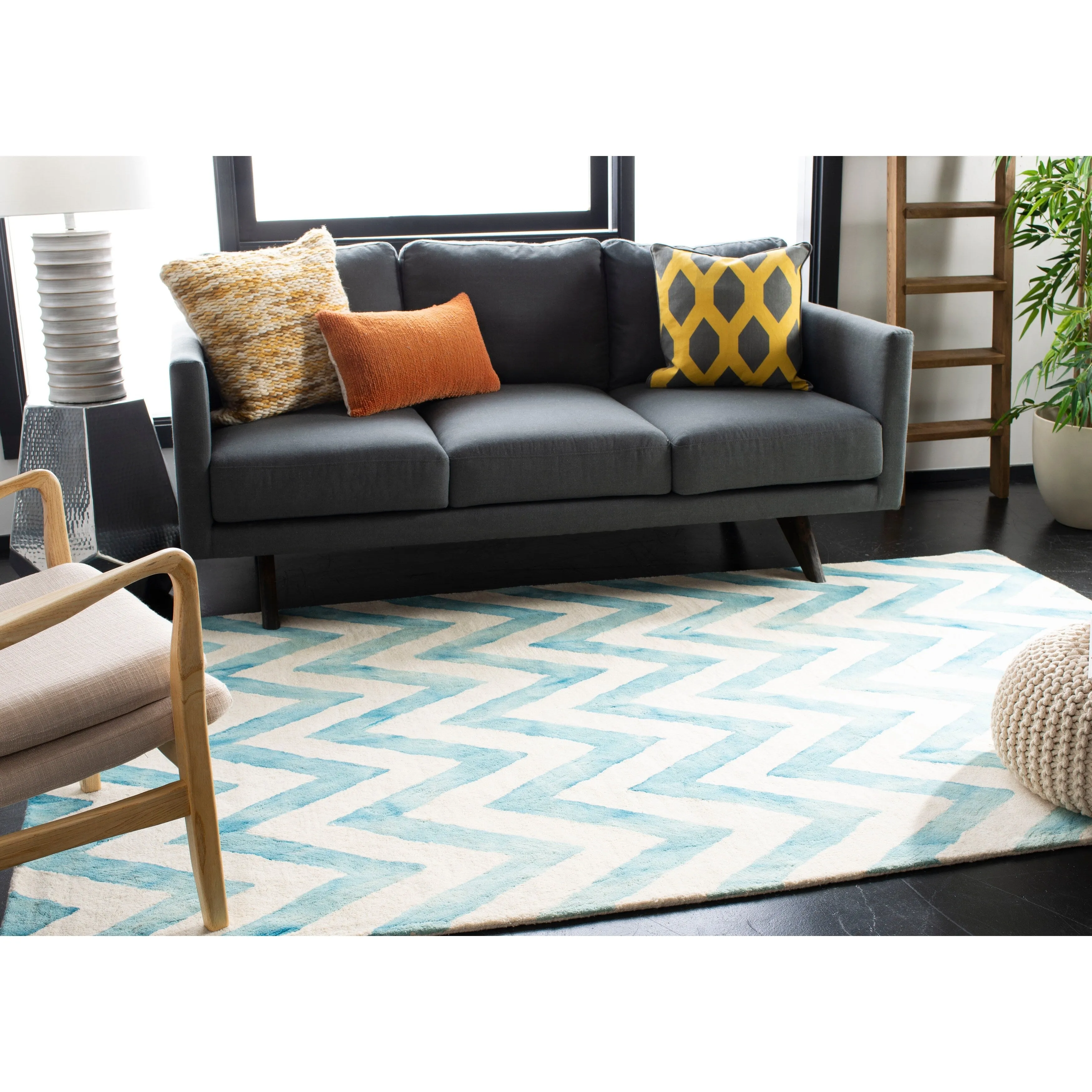 SAFAVIEH Dip Dye Erkhild Hand-tufted Wool Chevron Area Rug
