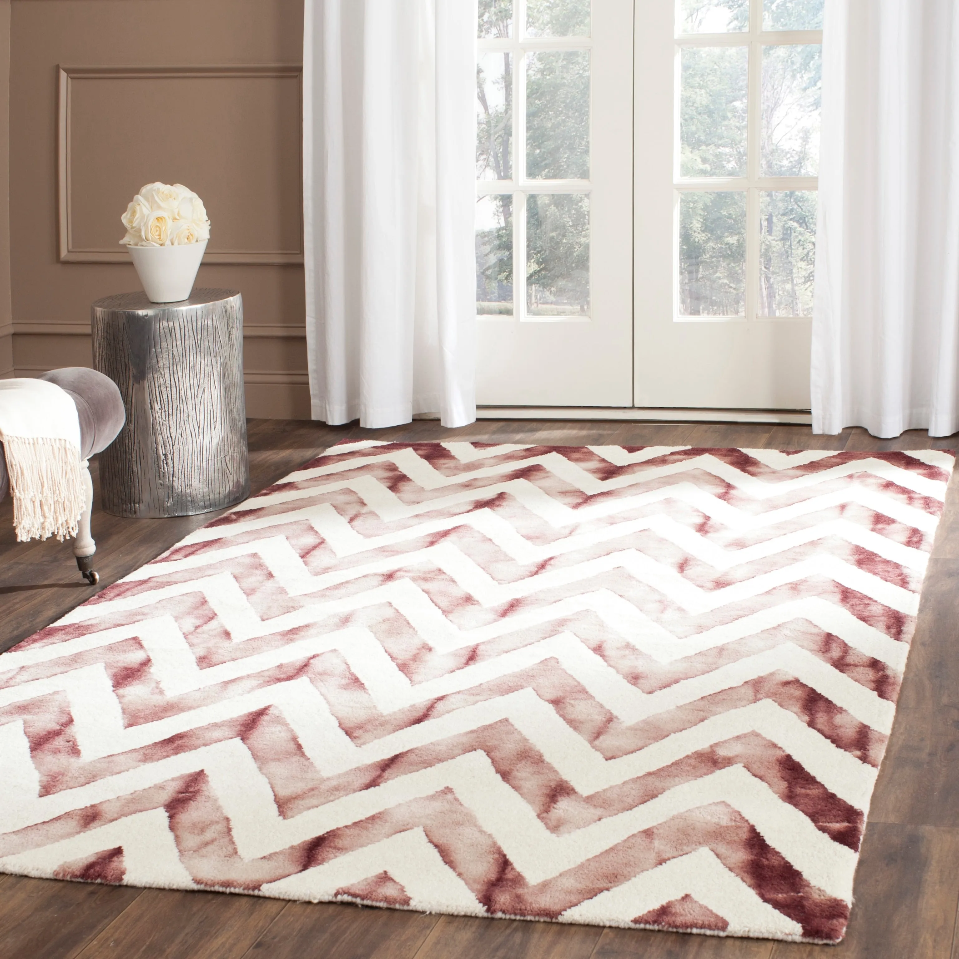 SAFAVIEH Dip Dye Erkhild Hand-tufted Wool Chevron Area Rug