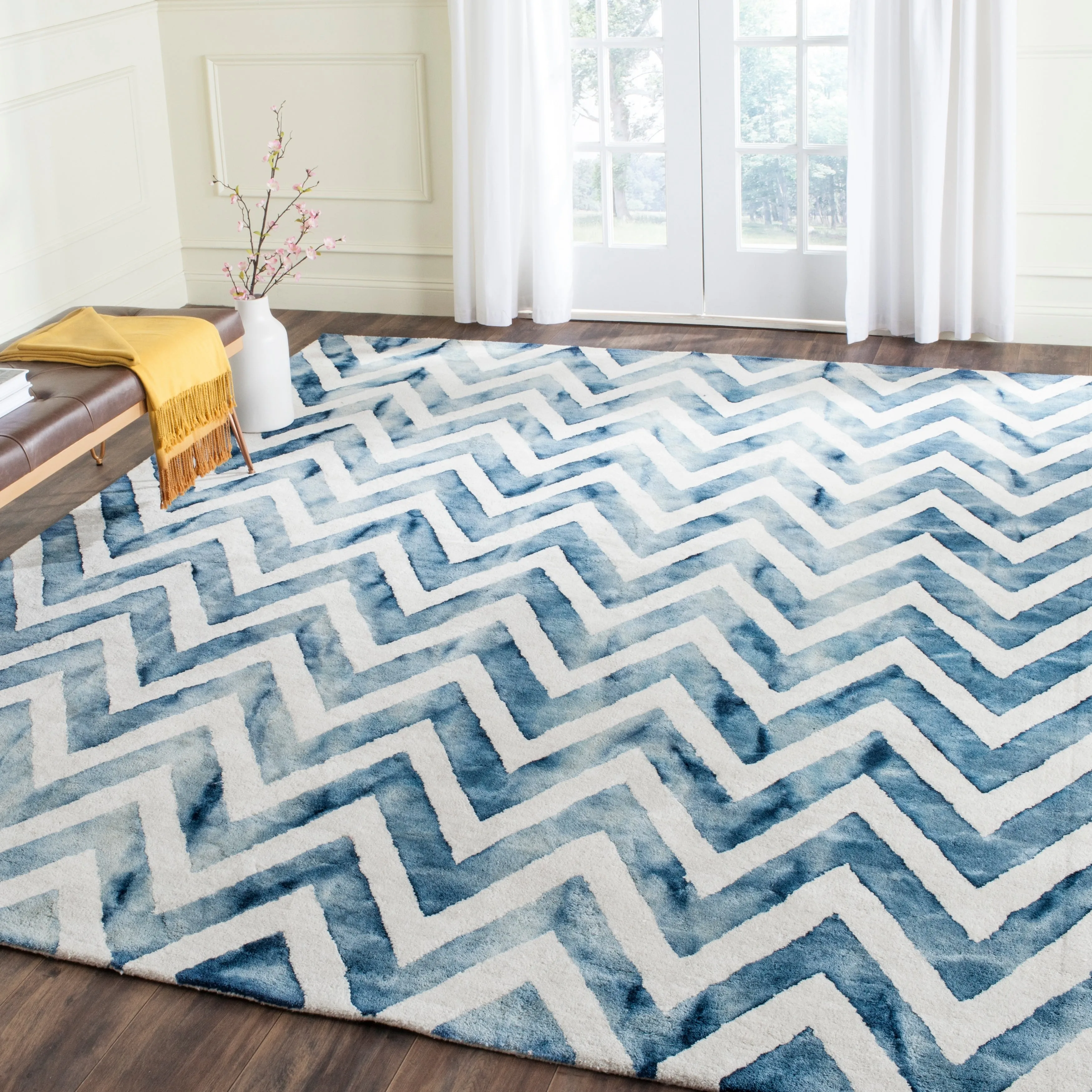 SAFAVIEH Dip Dye Erkhild Hand-tufted Wool Chevron Area Rug