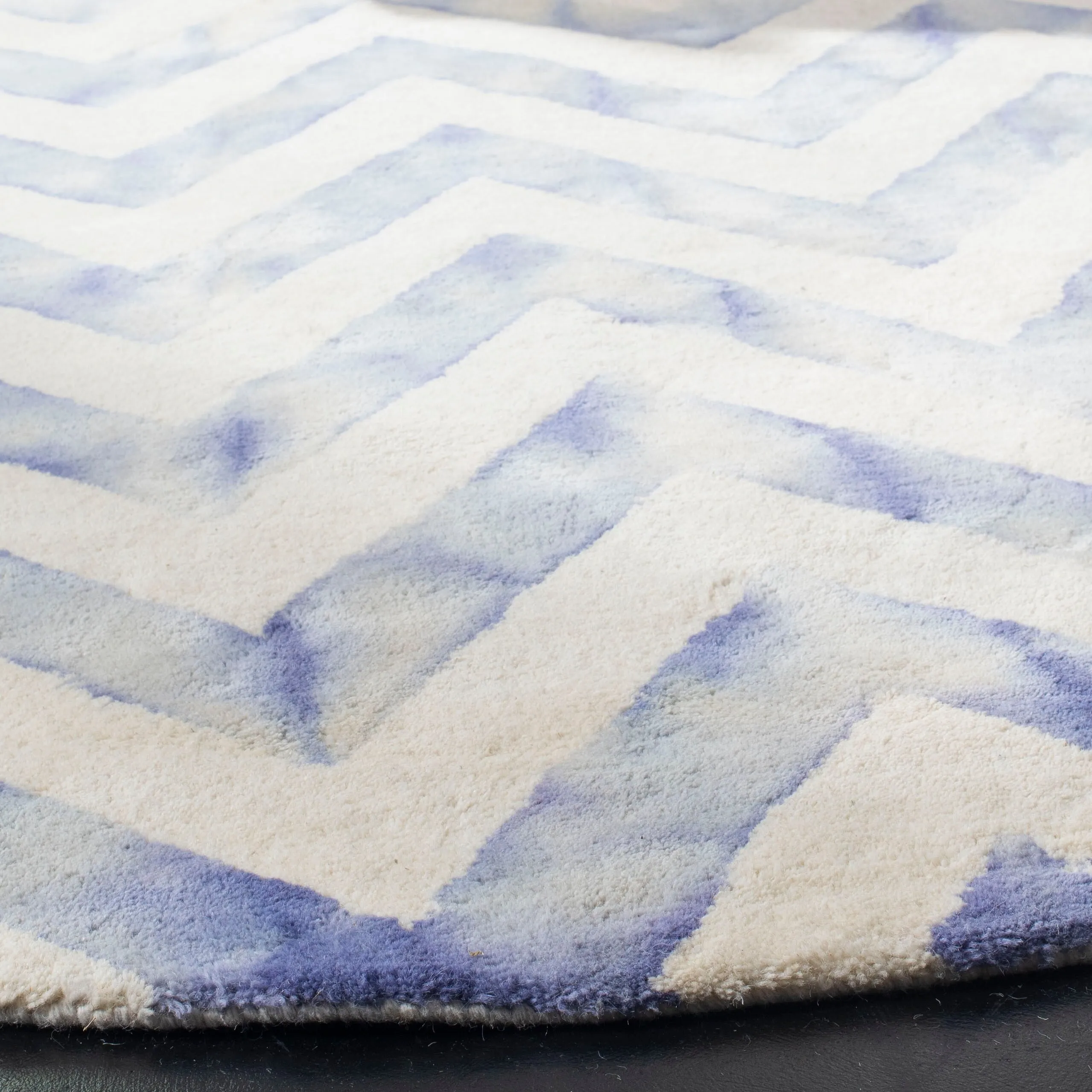 SAFAVIEH Dip Dye Erkhild Hand-tufted Wool Chevron Area Rug