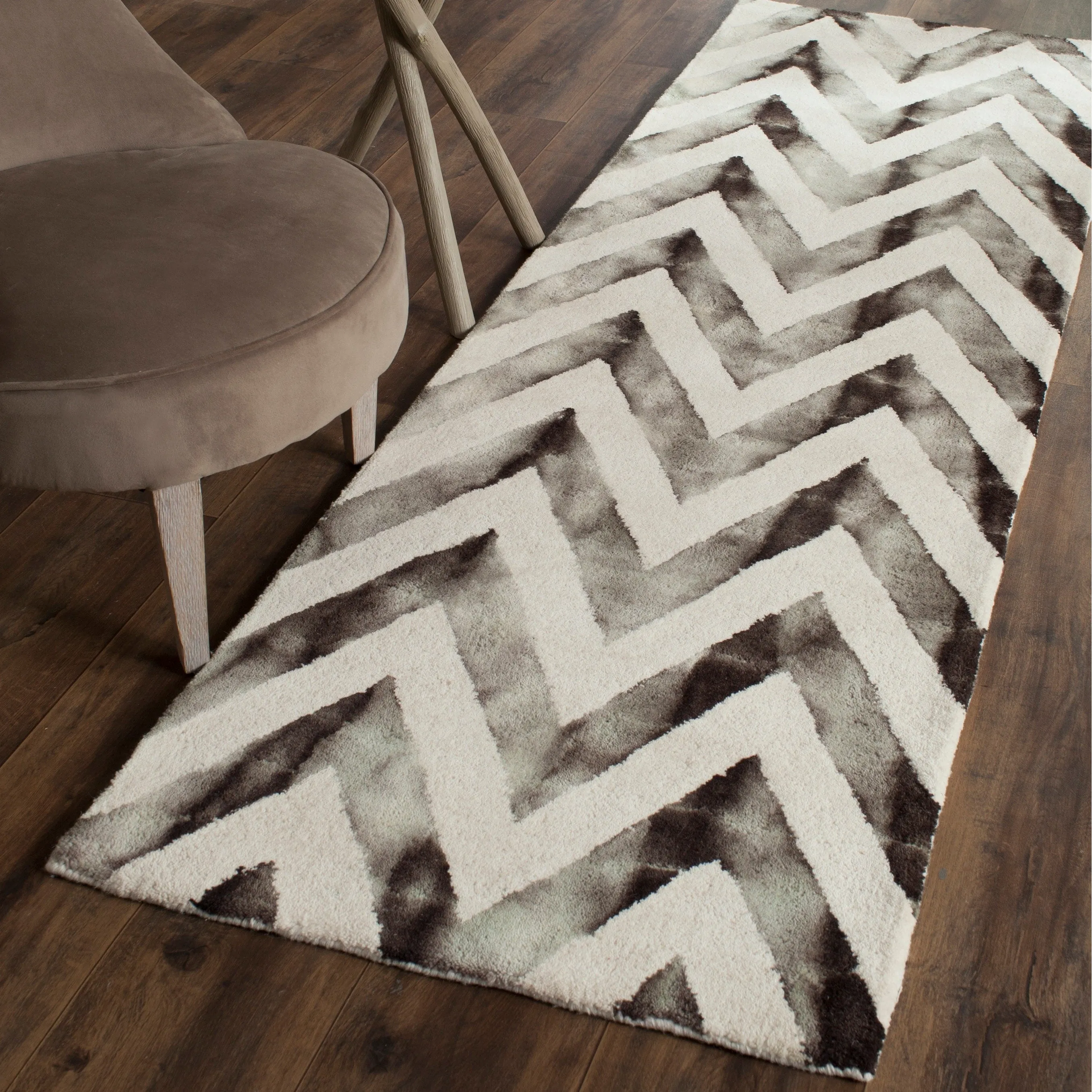 SAFAVIEH Dip Dye Erkhild Hand-tufted Wool Chevron Area Rug