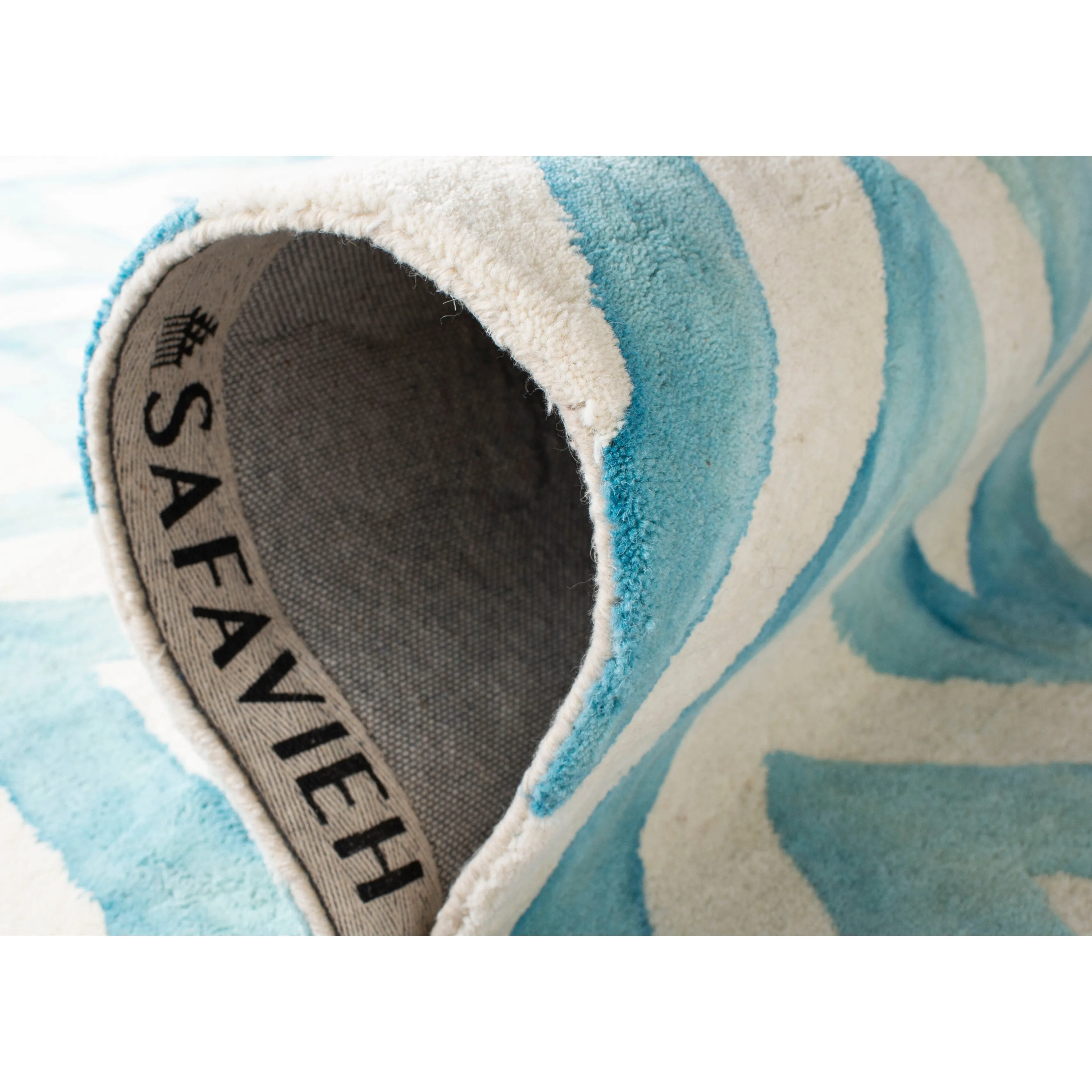 SAFAVIEH Dip Dye Erkhild Hand-tufted Wool Chevron Area Rug