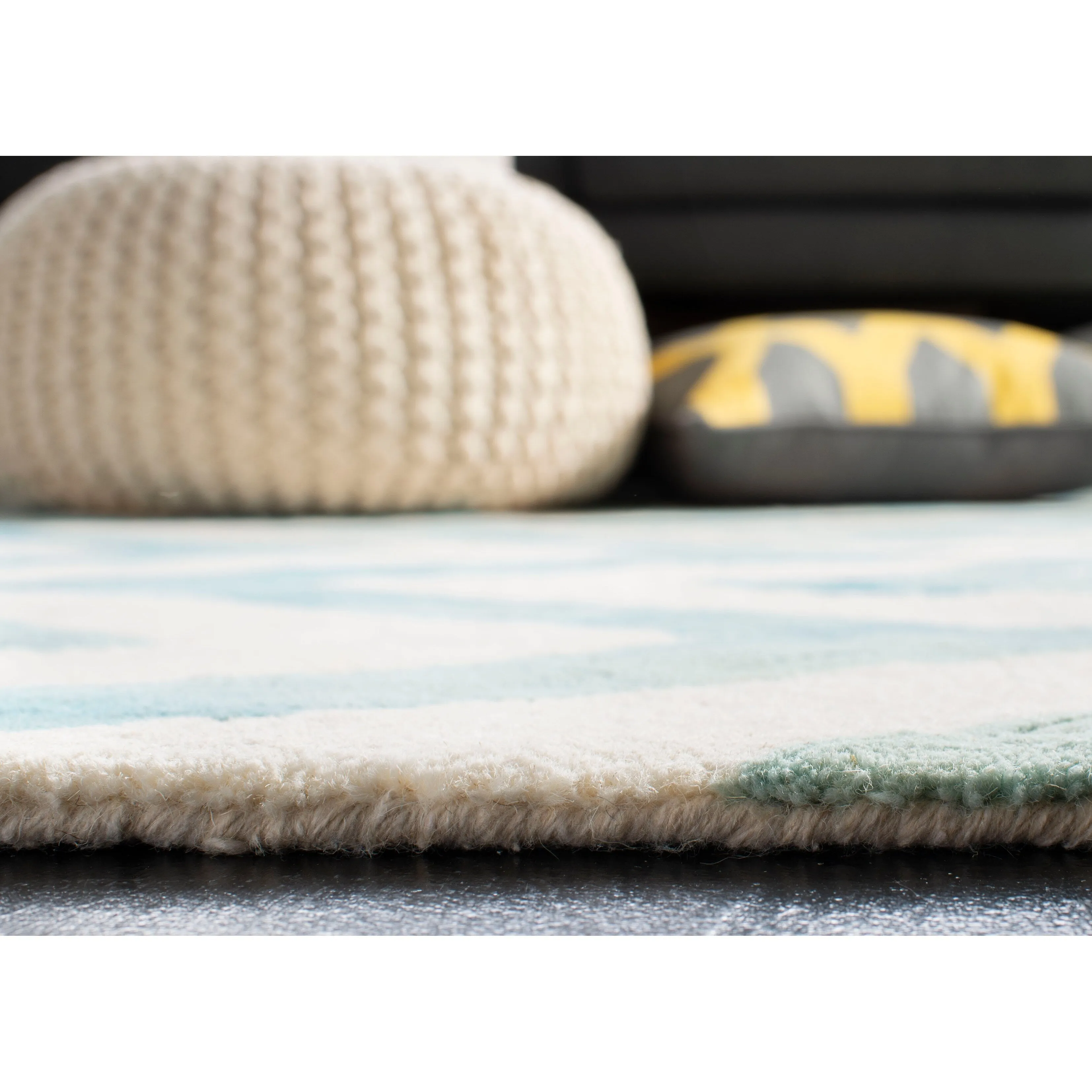 SAFAVIEH Dip Dye Erkhild Hand-tufted Wool Chevron Area Rug