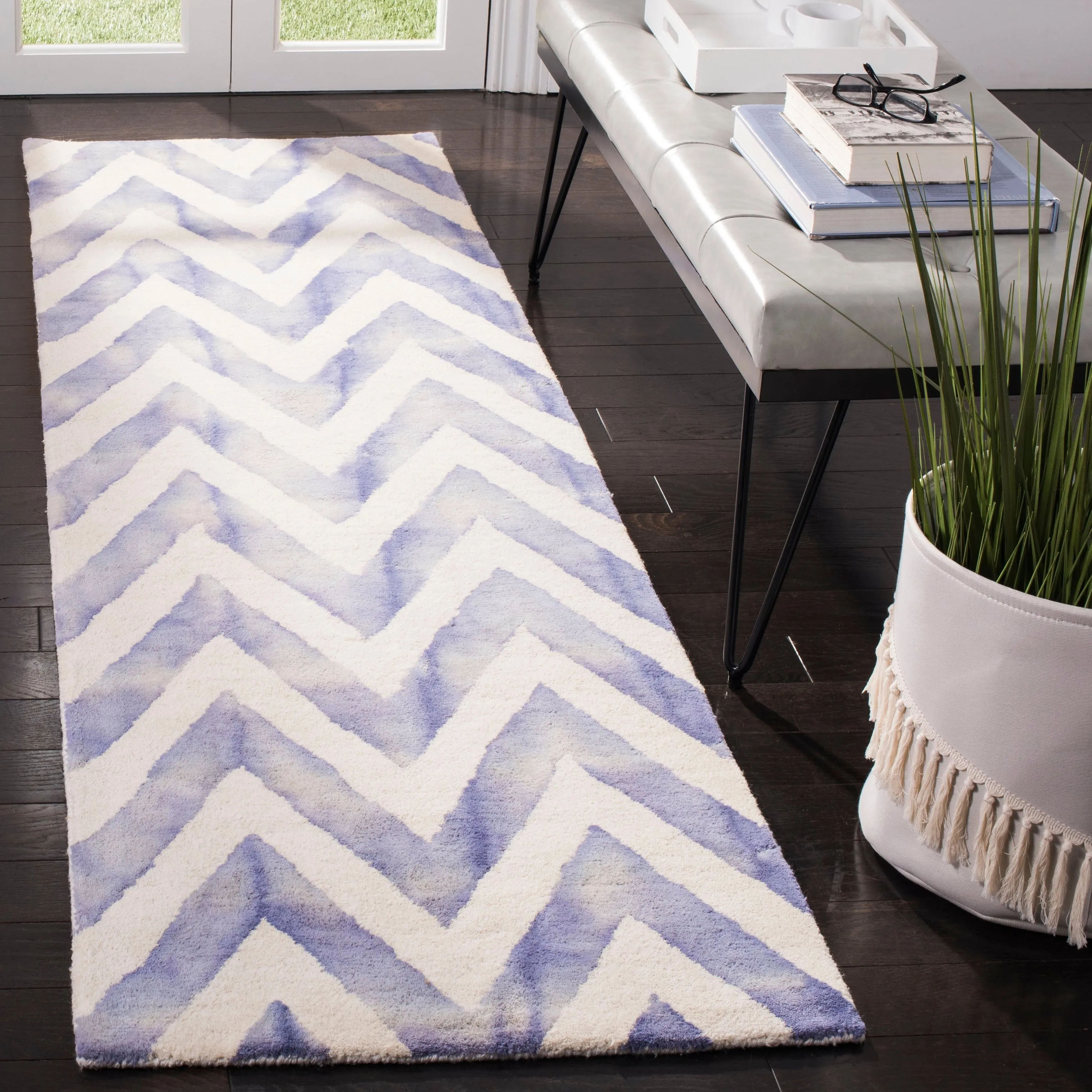 SAFAVIEH Dip Dye Erkhild Hand-tufted Wool Chevron Area Rug