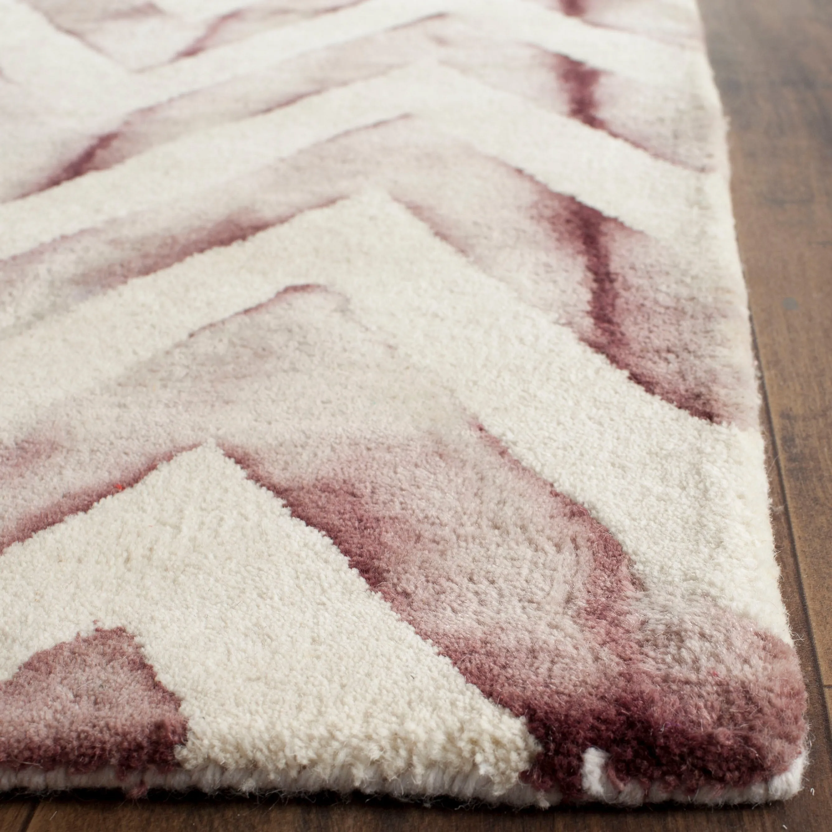 SAFAVIEH Dip Dye Erkhild Hand-tufted Wool Chevron Area Rug
