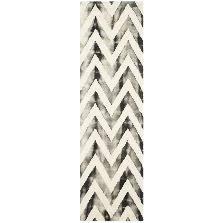 SAFAVIEH Dip Dye Erkhild Hand-tufted Wool Chevron Area Rug