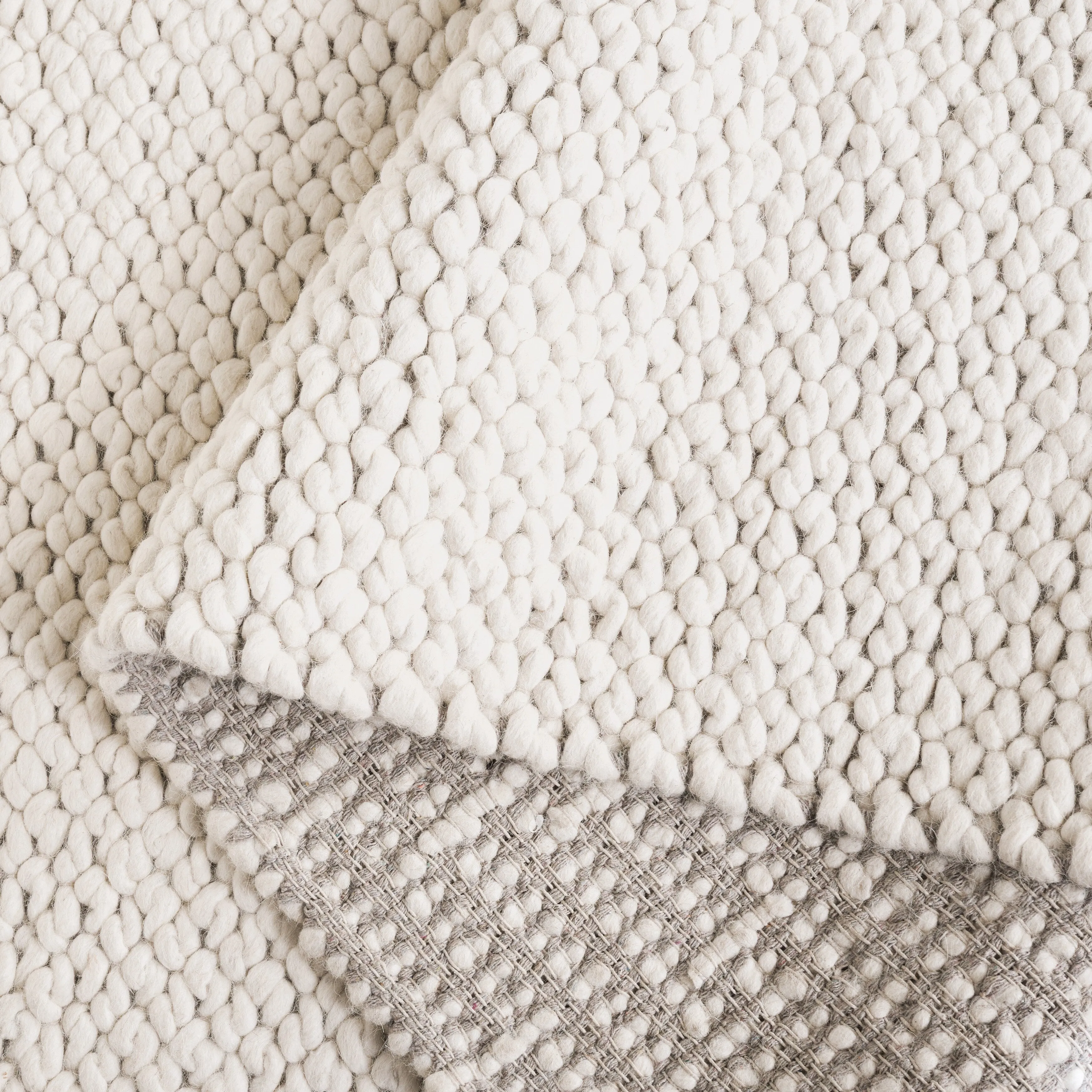 SAFAVIEH Hand-Loomed Natura Toshka Transitional Wool Rug
