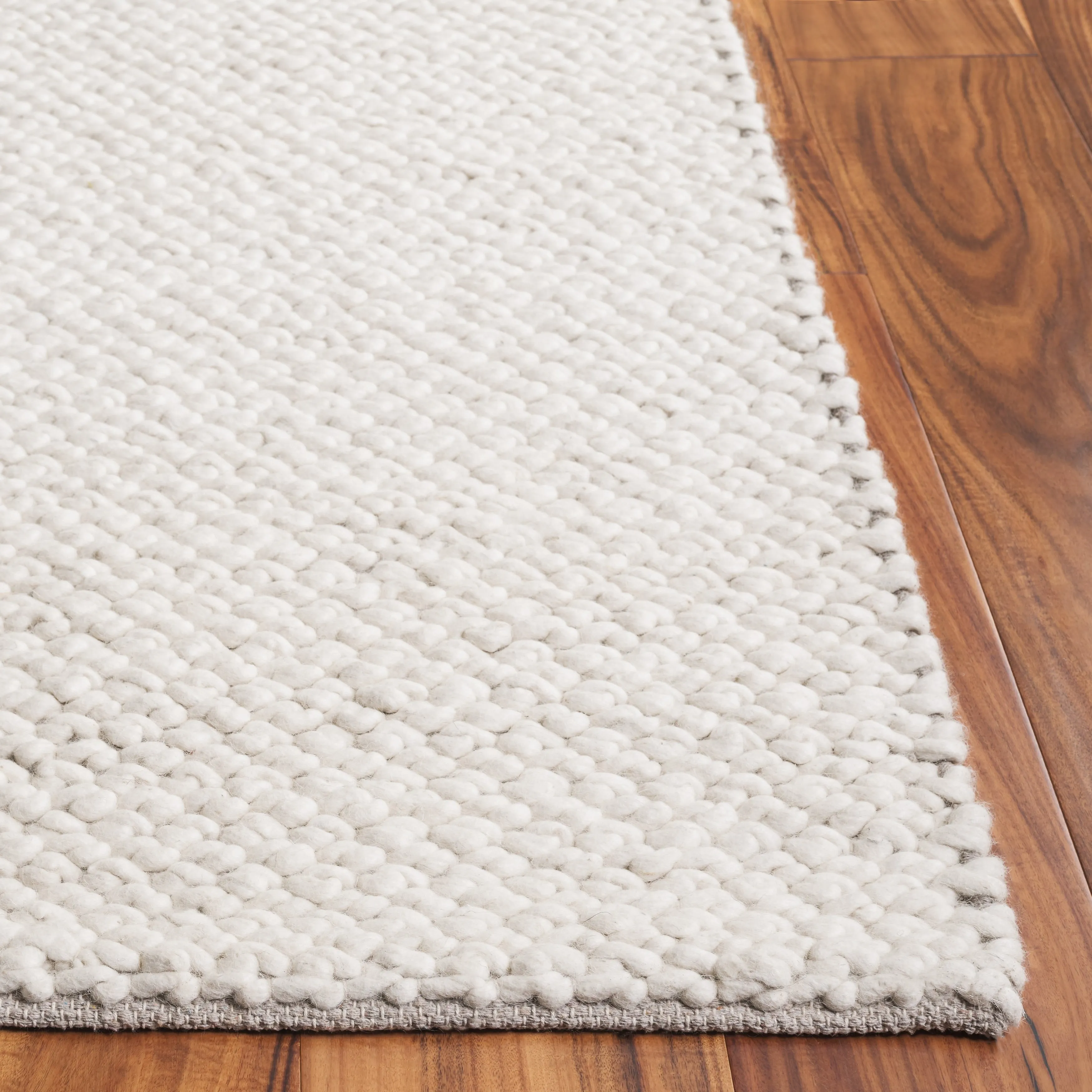 SAFAVIEH Hand-Loomed Natura Toshka Transitional Wool Rug