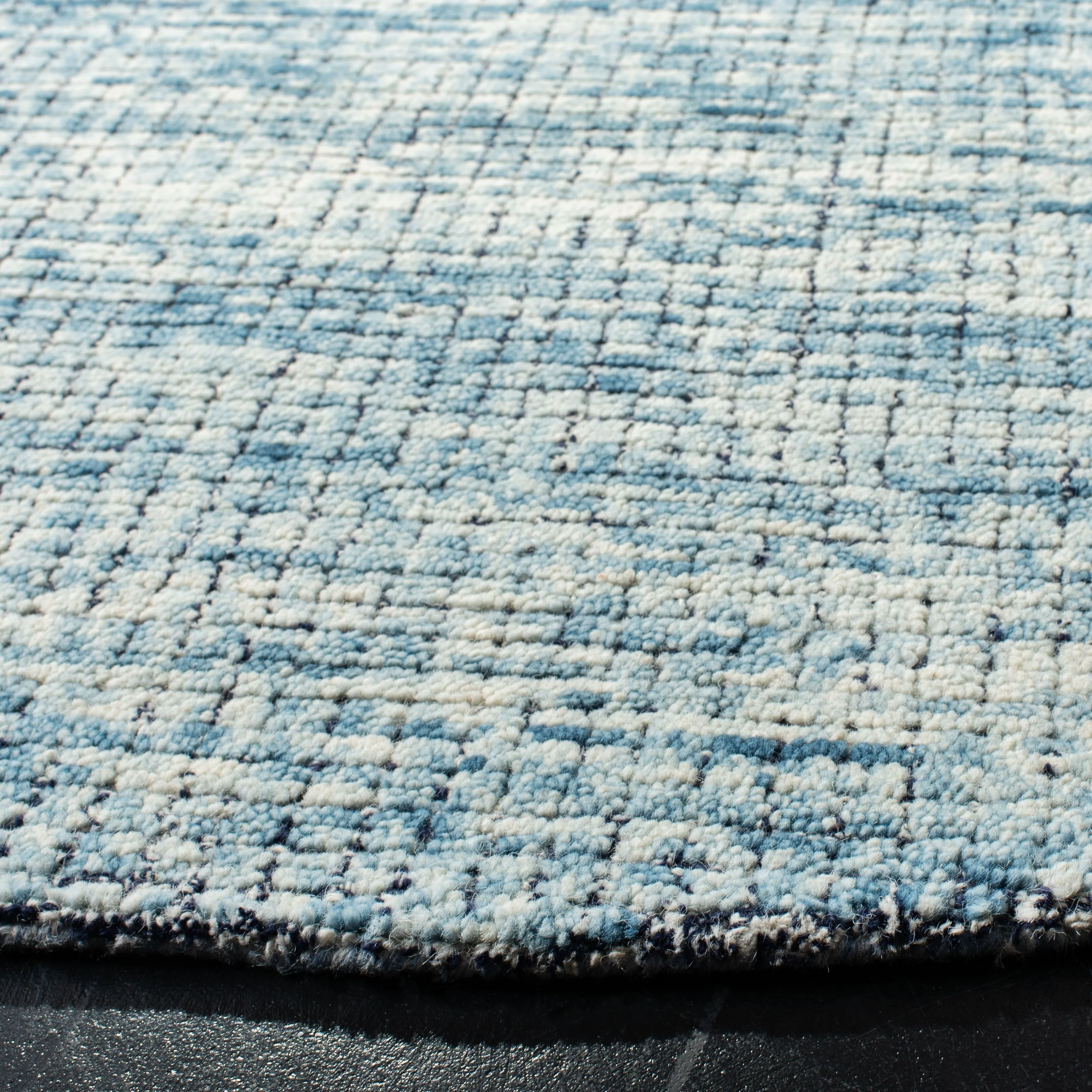 SAFAVIEH Handmade Abstract Gulay Modern Wool Rug