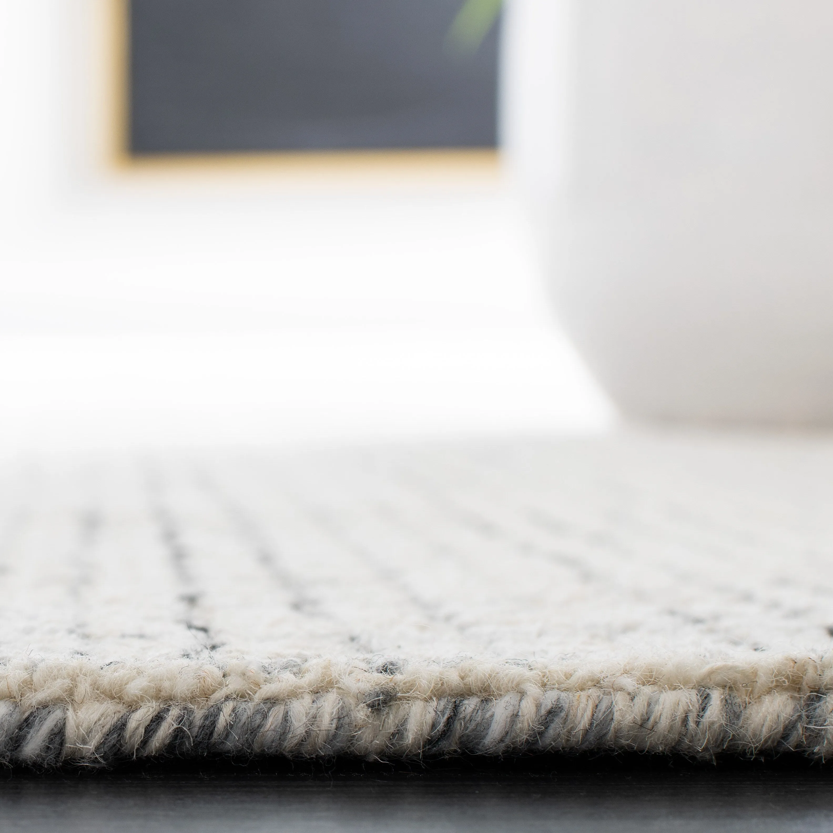 SAFAVIEH Handmade Abstract Marikka Modern Viscose Rug