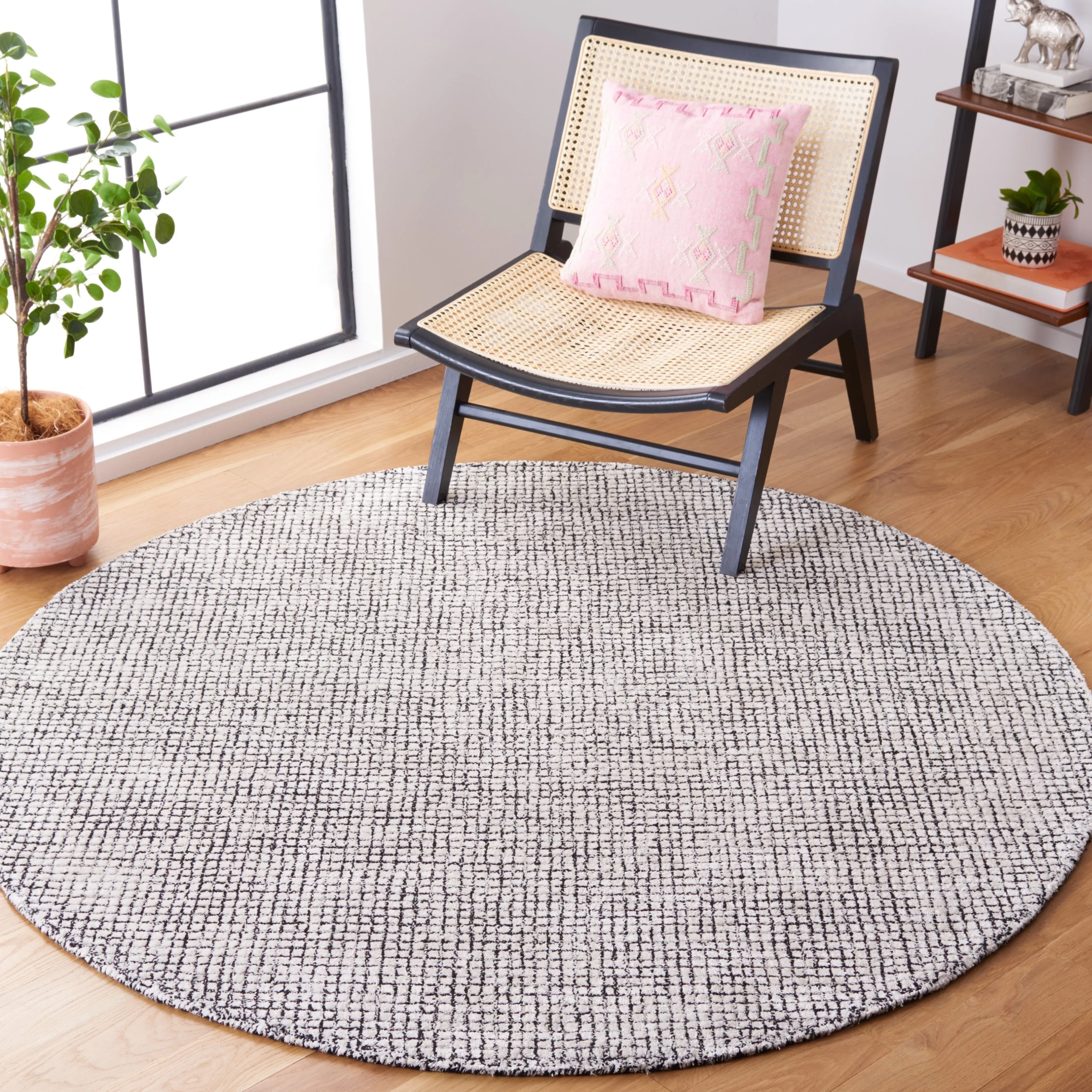 SAFAVIEH Handmade Abstract Marikka Modern Viscose Rug