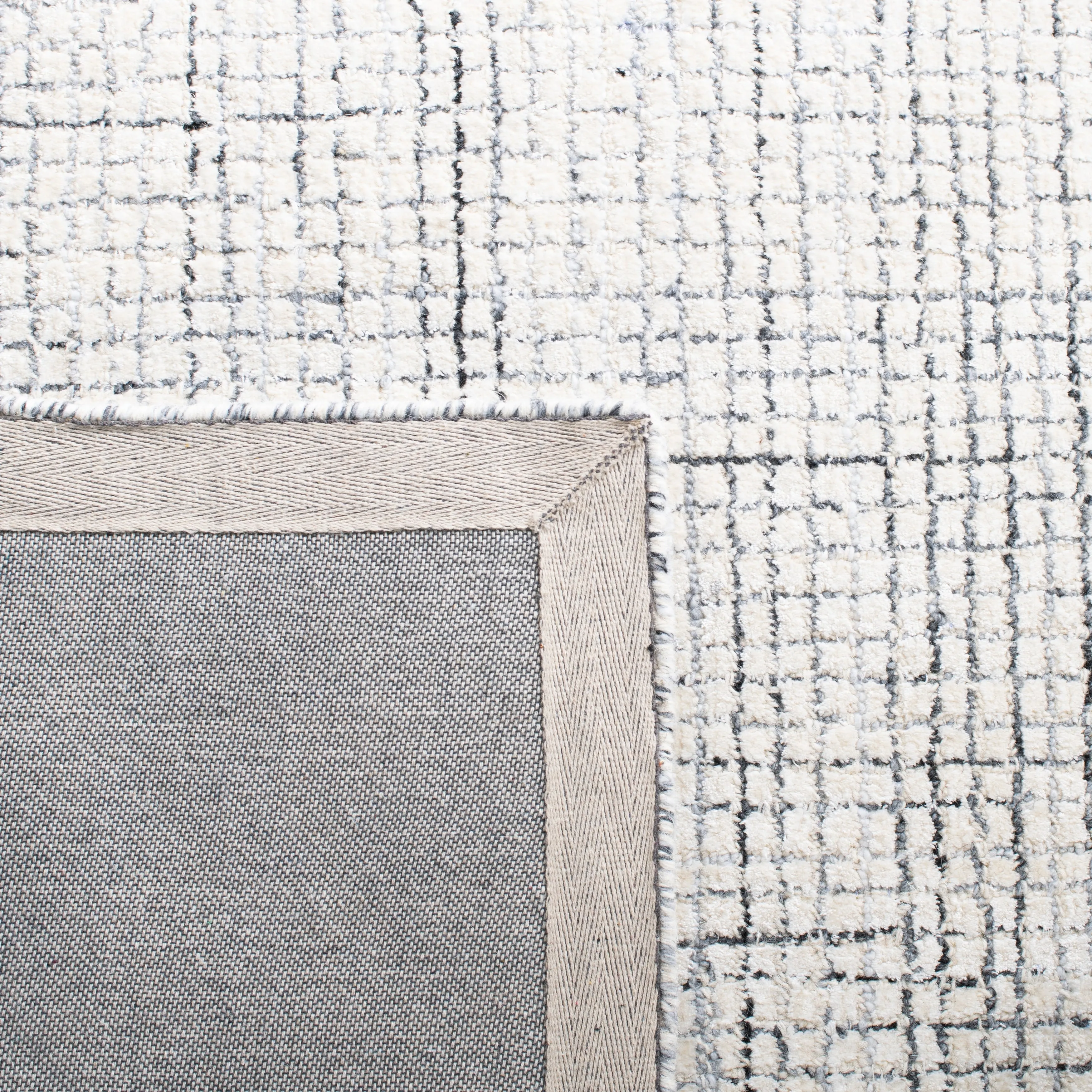 SAFAVIEH Handmade Abstract Marikka Modern Viscose Rug