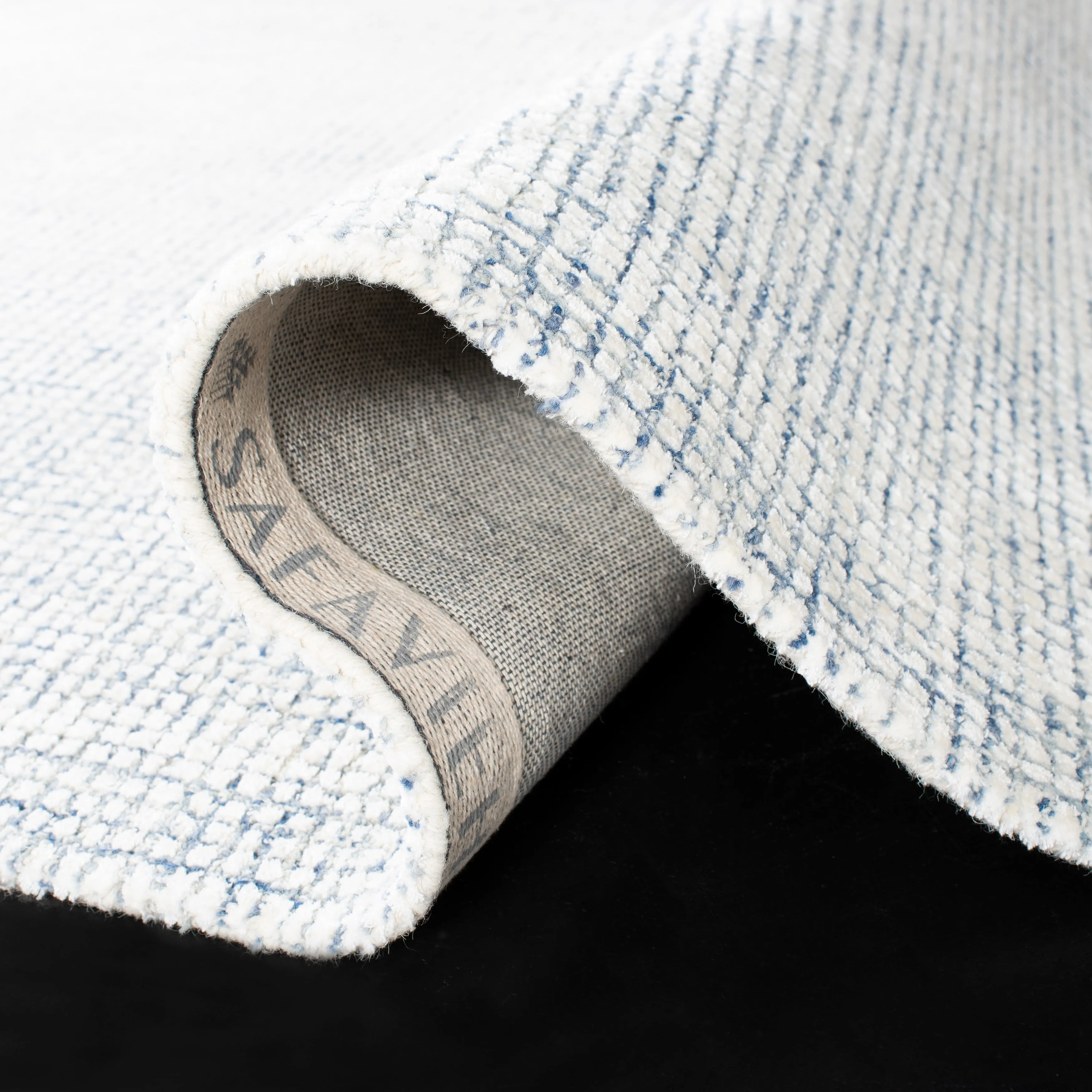 SAFAVIEH Handmade Abstract Marikka Modern Viscose Rug