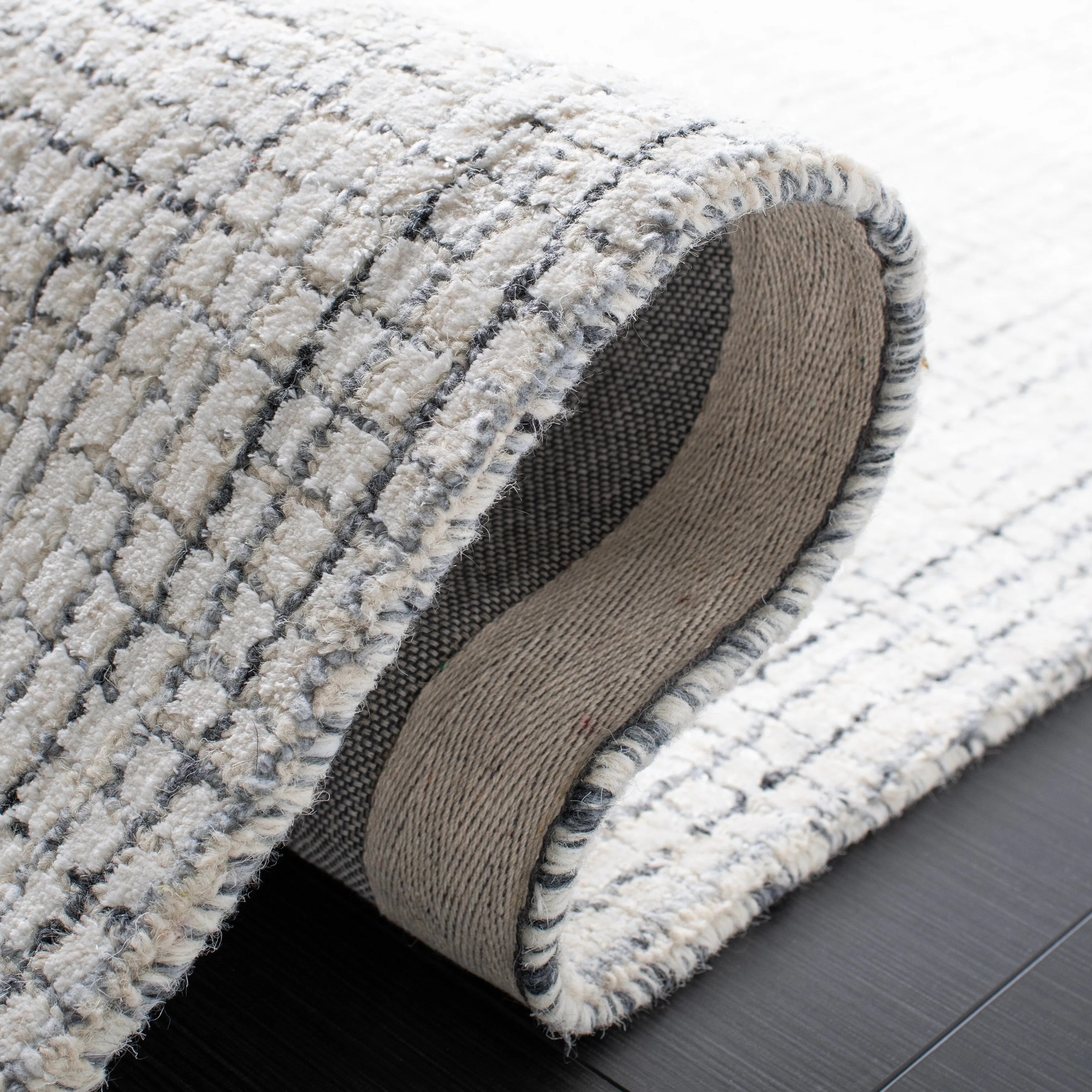 SAFAVIEH Handmade Abstract Marikka Modern Viscose Rug