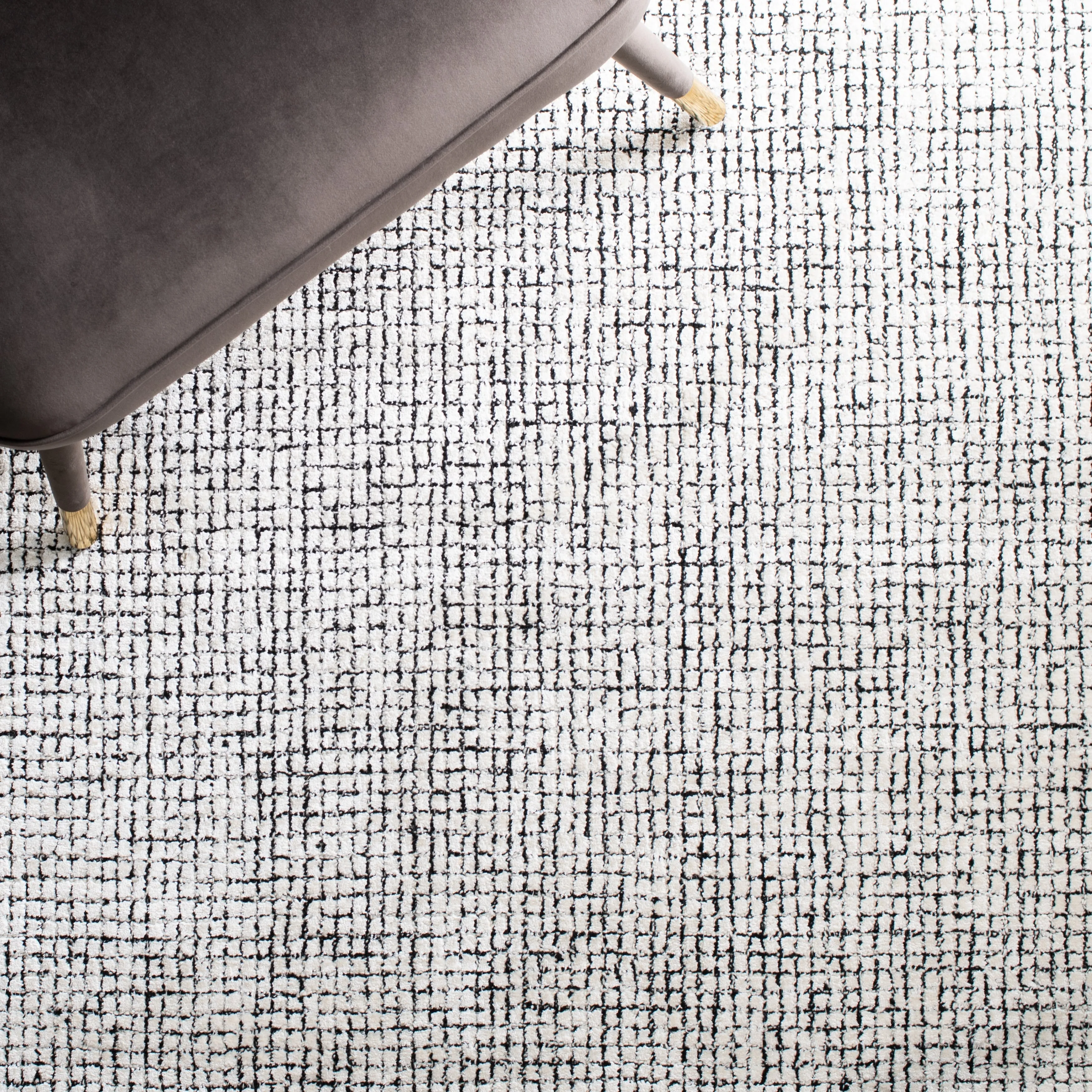 SAFAVIEH Handmade Abstract Marikka Modern Viscose Rug