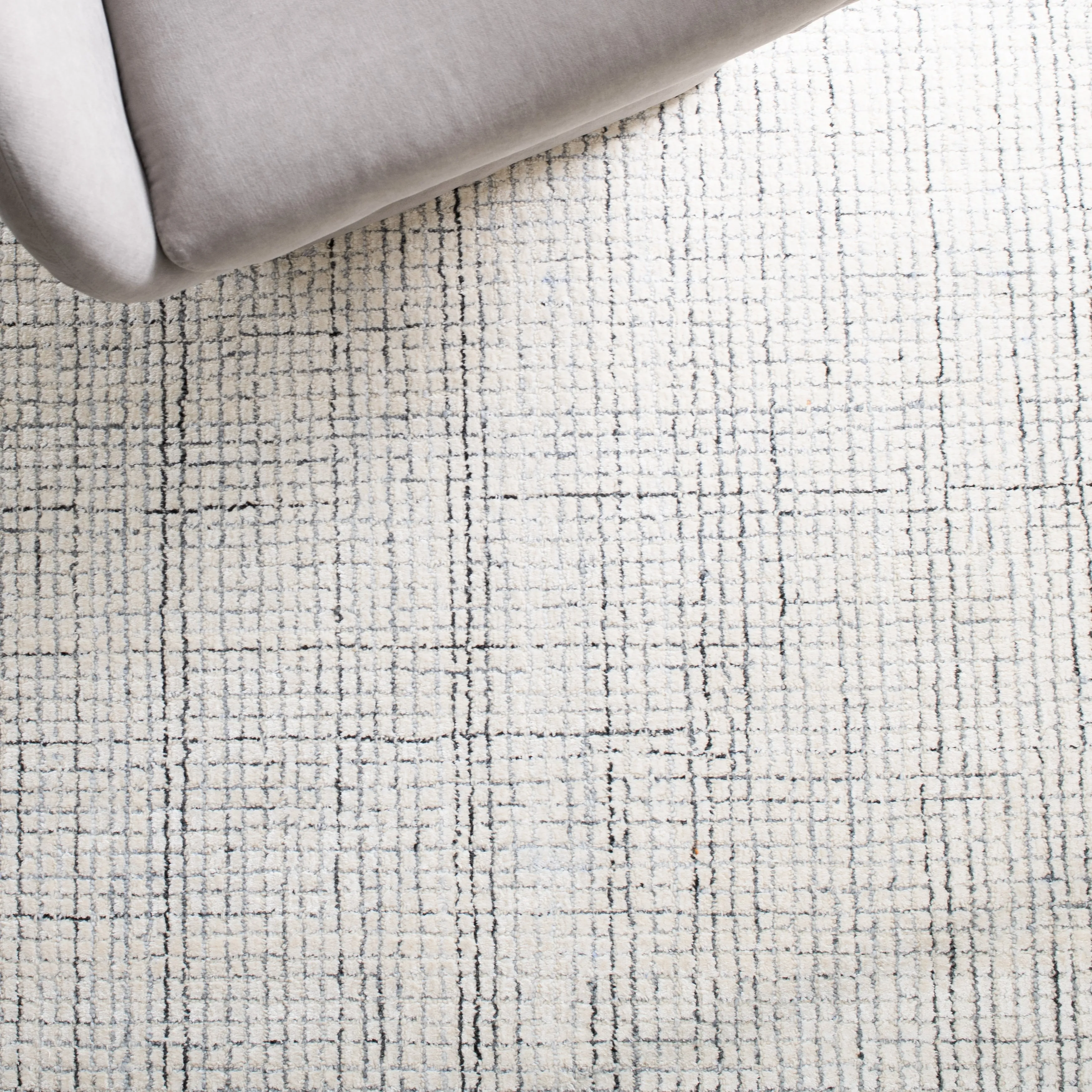 SAFAVIEH Handmade Abstract Marikka Modern Viscose Rug