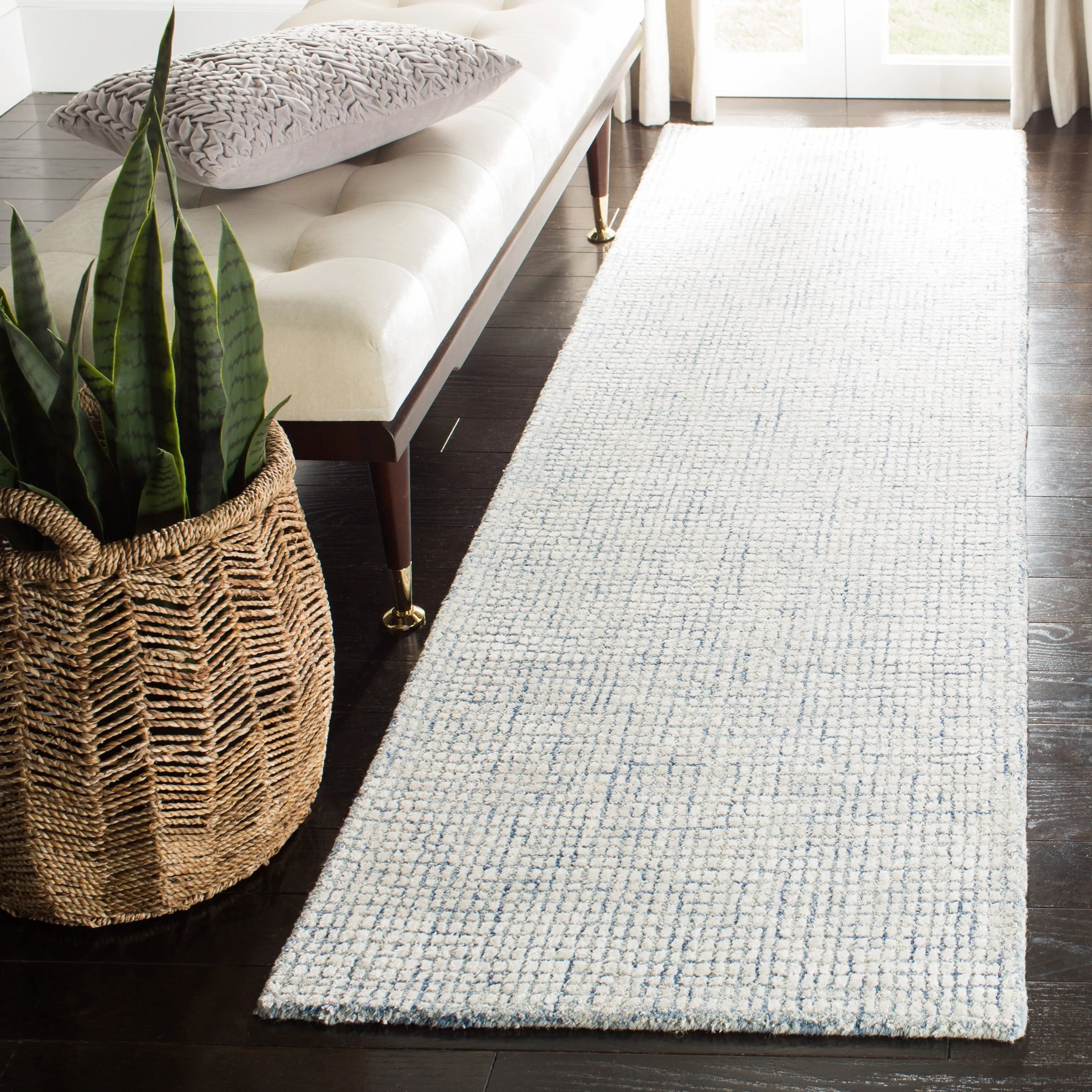 SAFAVIEH Handmade Abstract Marikka Modern Viscose Rug