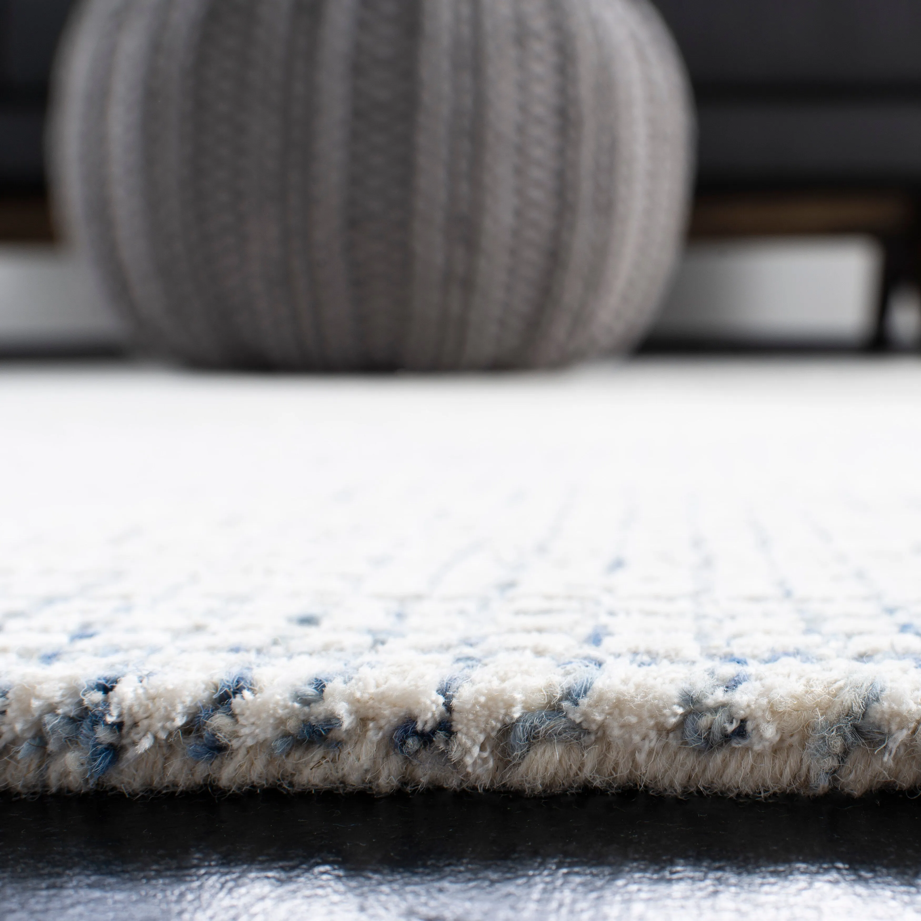 SAFAVIEH Handmade Abstract Marikka Modern Viscose Rug
