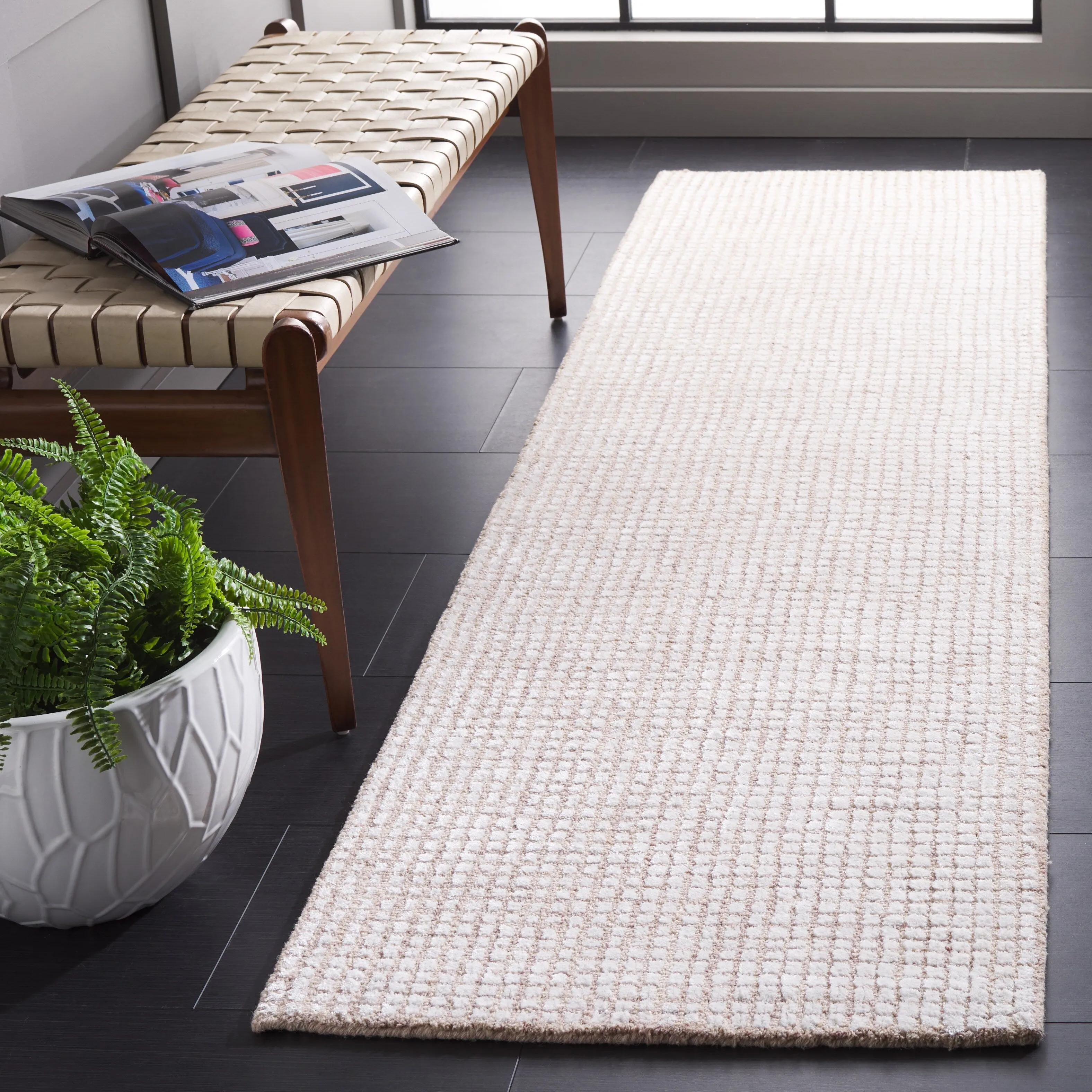 SAFAVIEH Handmade Abstract Marikka Modern Viscose Rug
