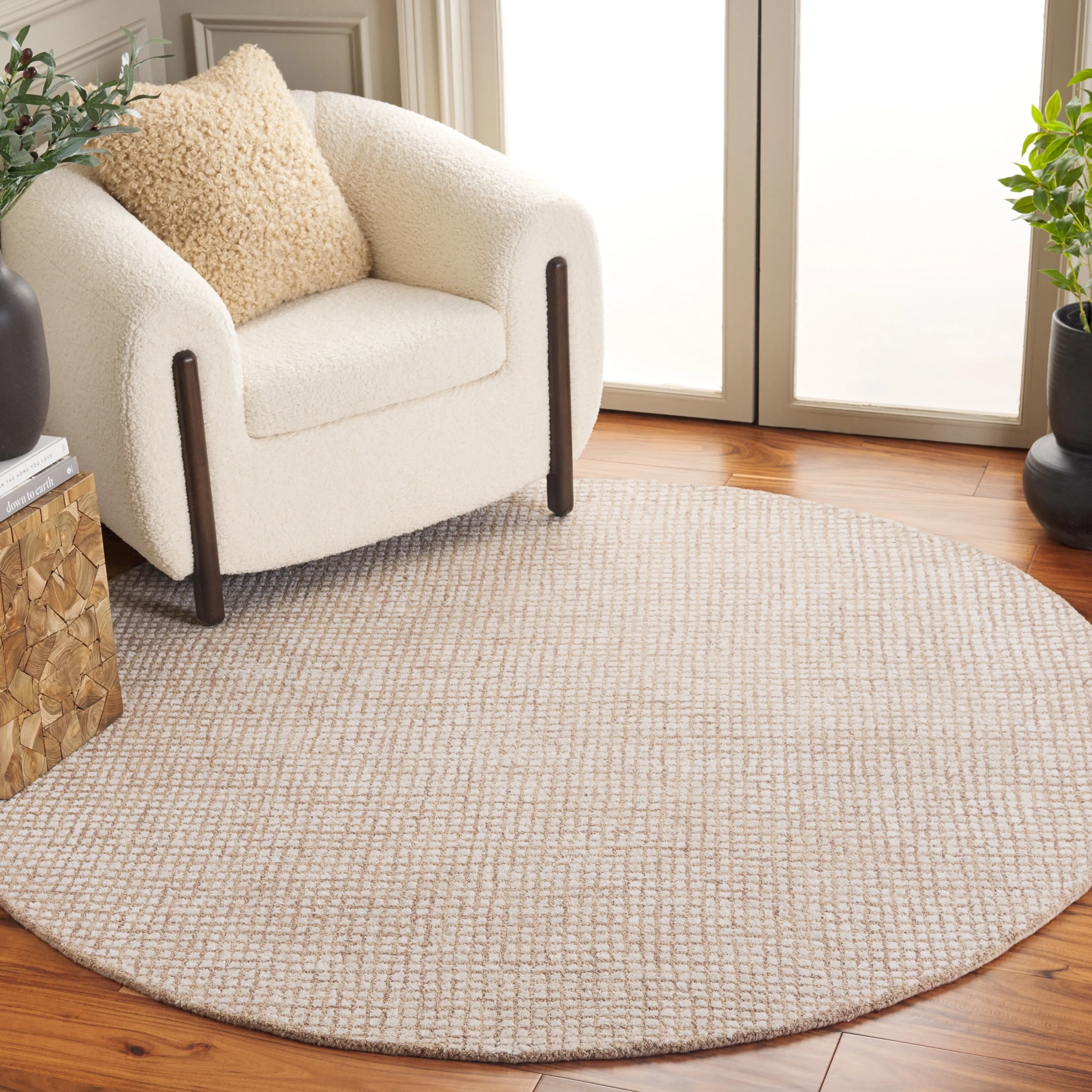 SAFAVIEH Handmade Abstract Marikka Modern Viscose Rug