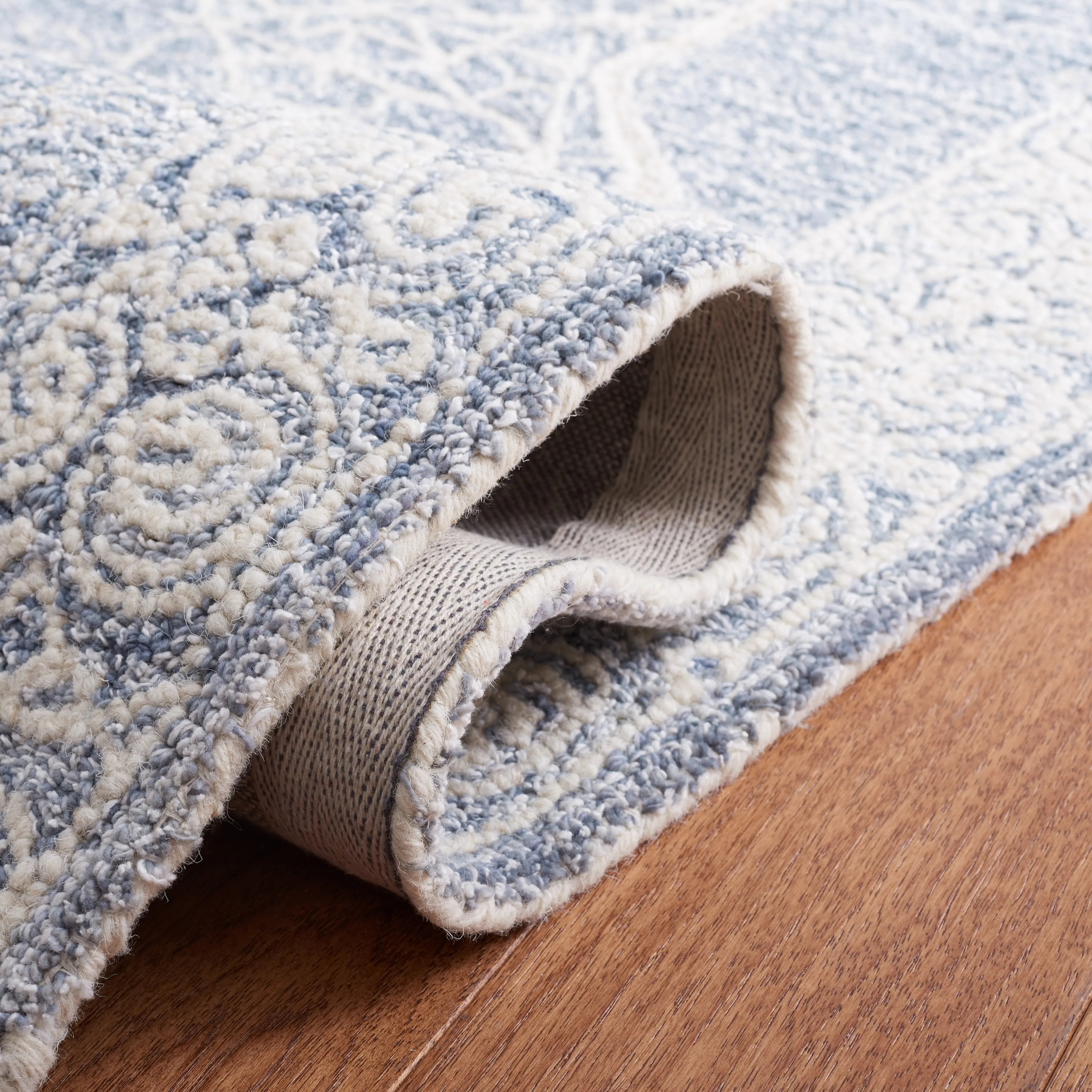 SAFAVIEH Handmade Abstract Seung Wool Rug