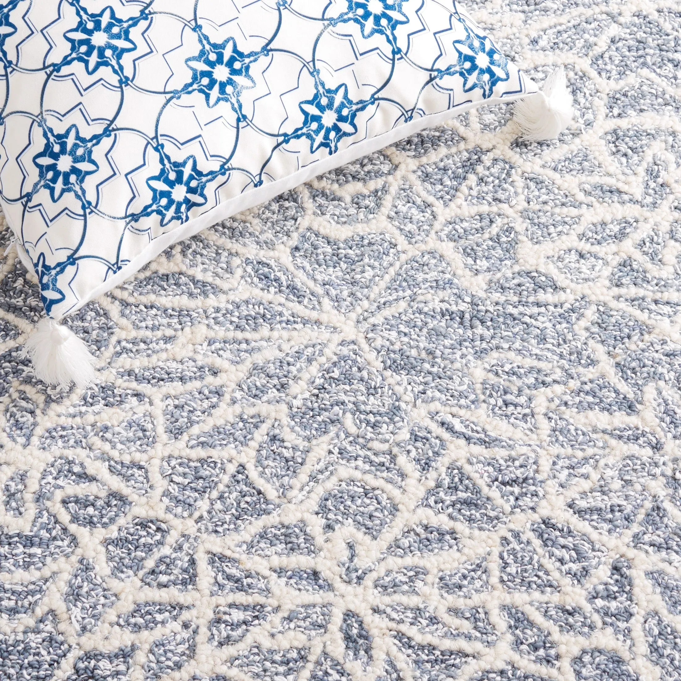 SAFAVIEH Handmade Abstract Seung Wool Rug