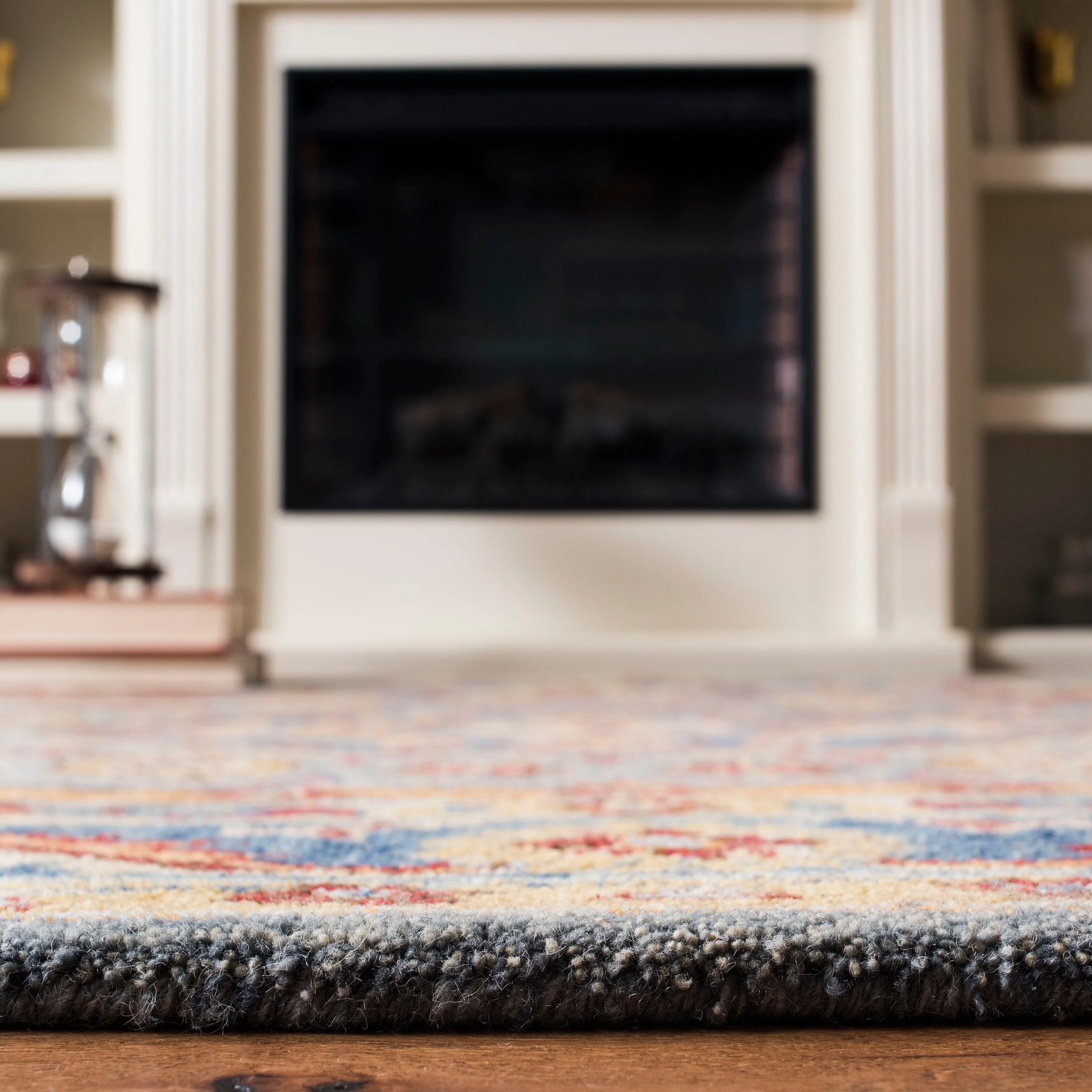 SAFAVIEH Handmade Antiquity Olgerta Traditional Oriental Wool Rug