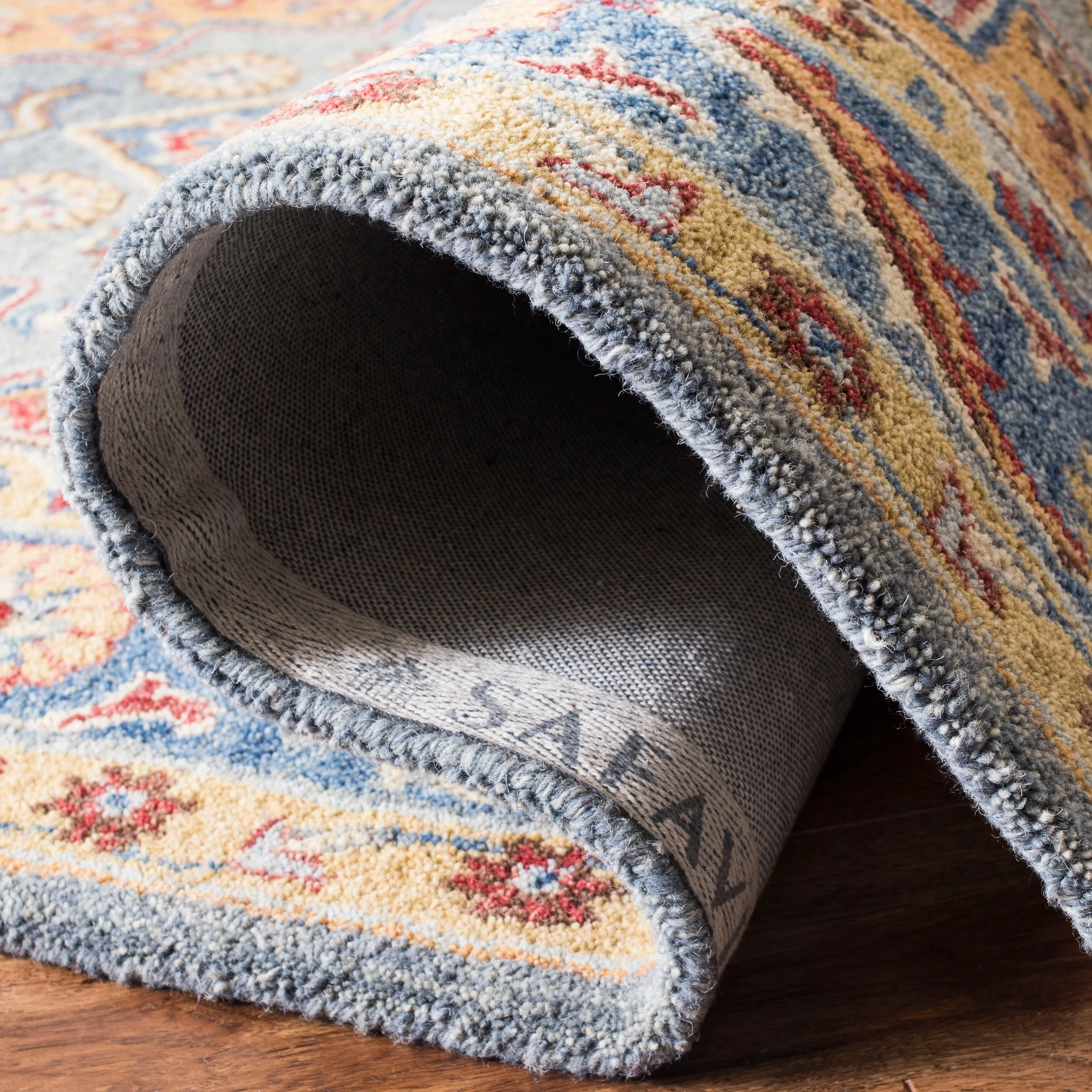 SAFAVIEH Handmade Antiquity Olgerta Traditional Oriental Wool Rug