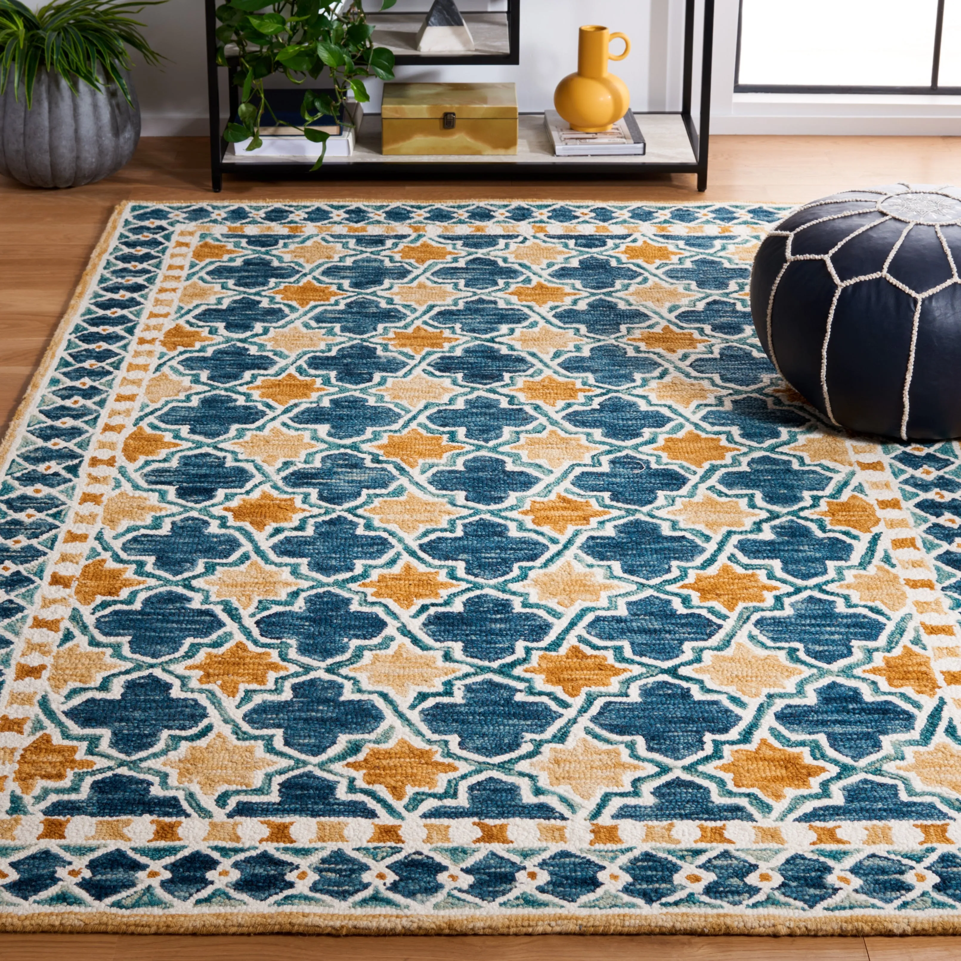 SAFAVIEH Handmade Aspen Inessa Boho Wool Rug