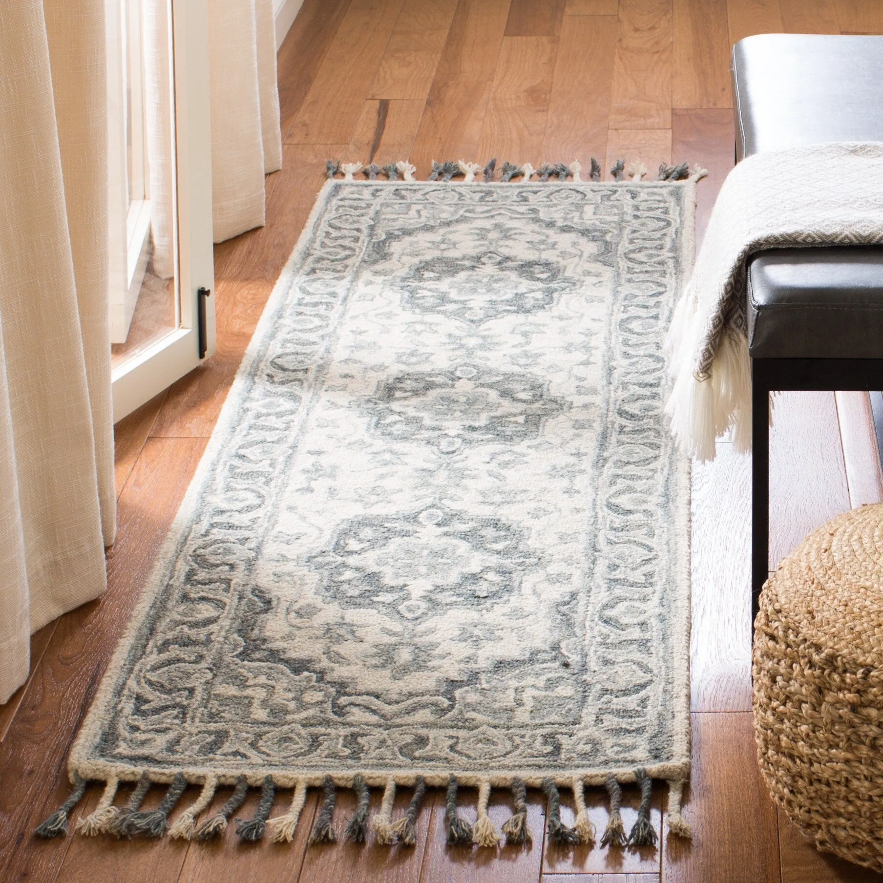 SAFAVIEH Handmade Aspen Manana Boho Medallion Wool Rug
