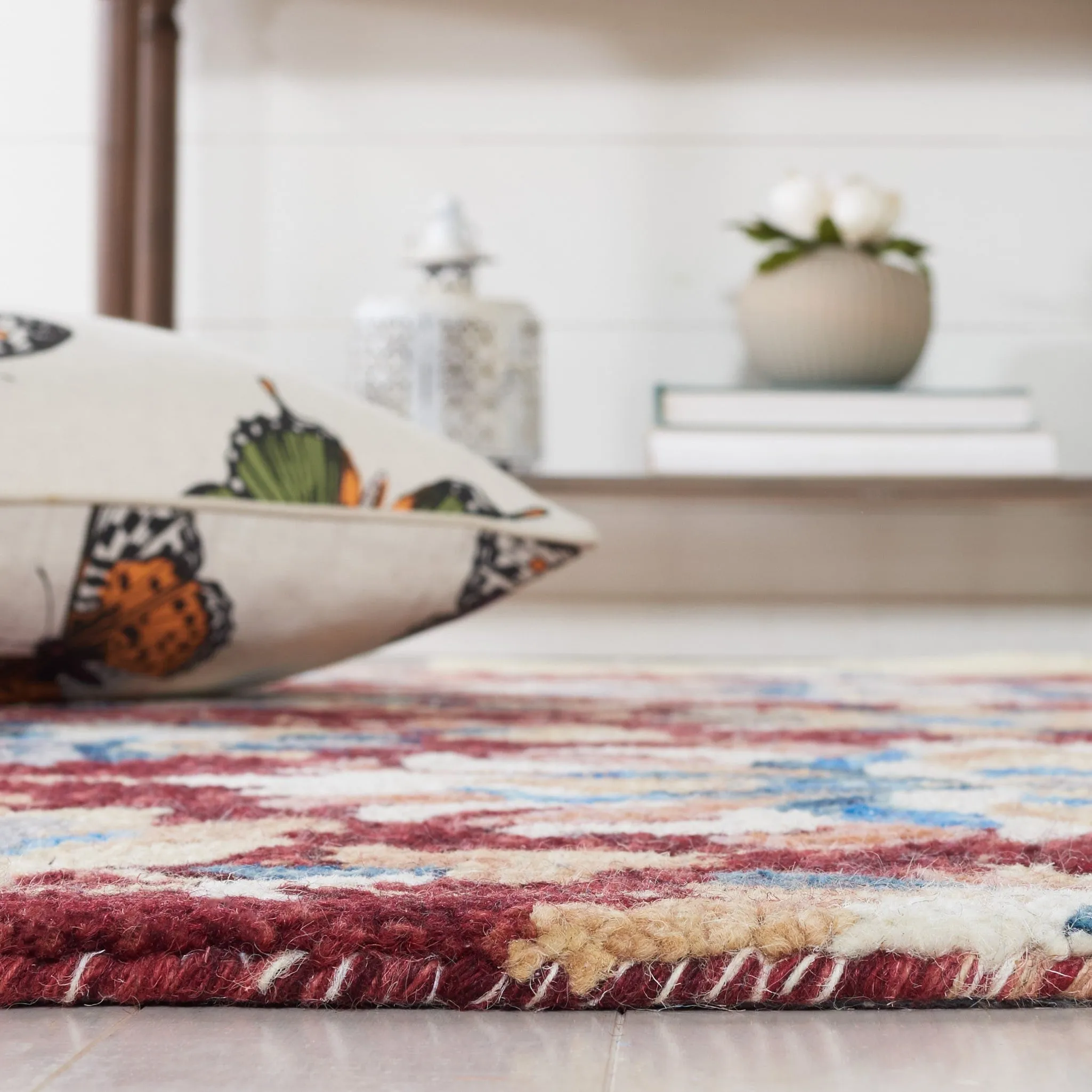 SAFAVIEH Handmade Aspen Orane Floral Braided Tassel Wool Rug