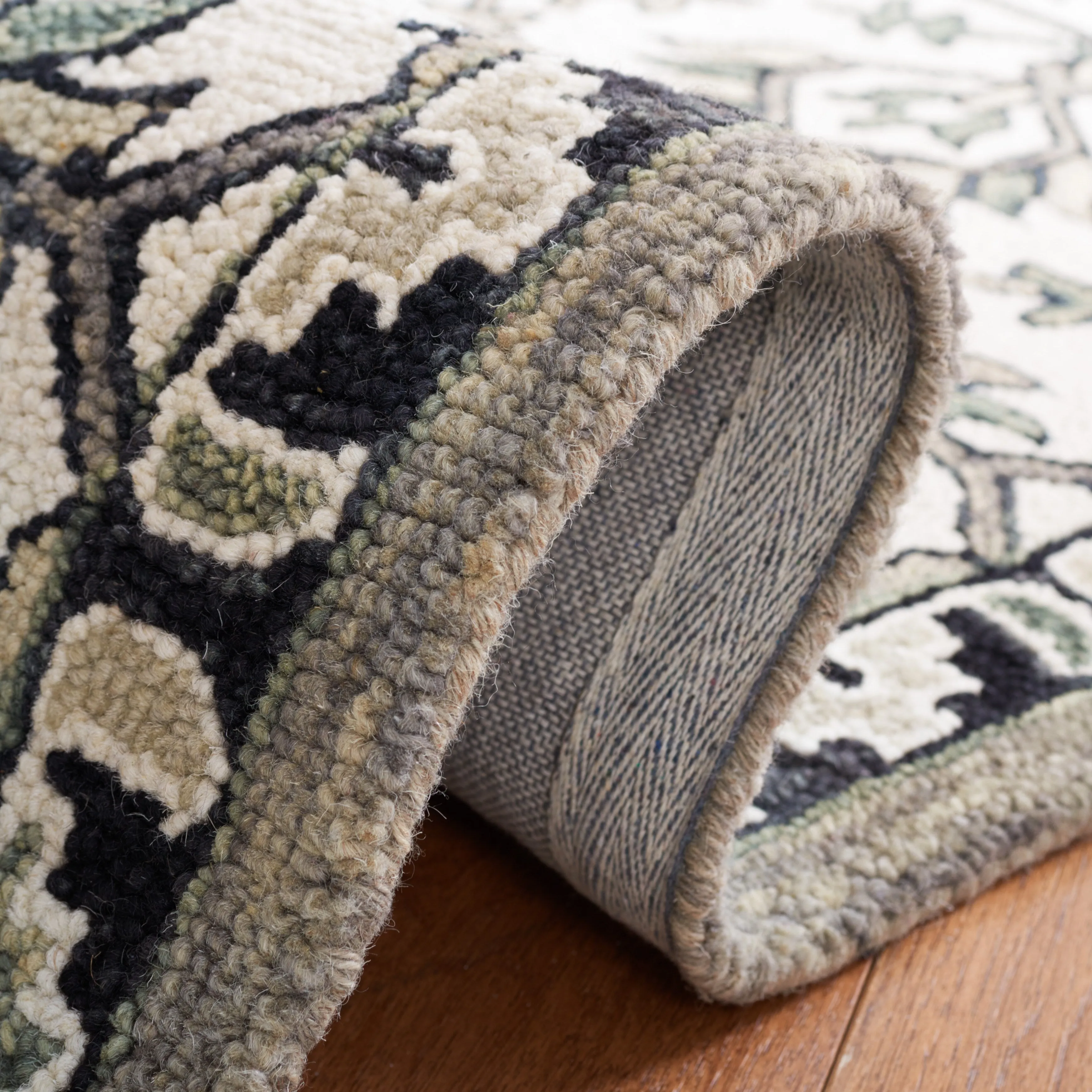 SAFAVIEH Handmade Aspen Vitala Boho Wool Rug