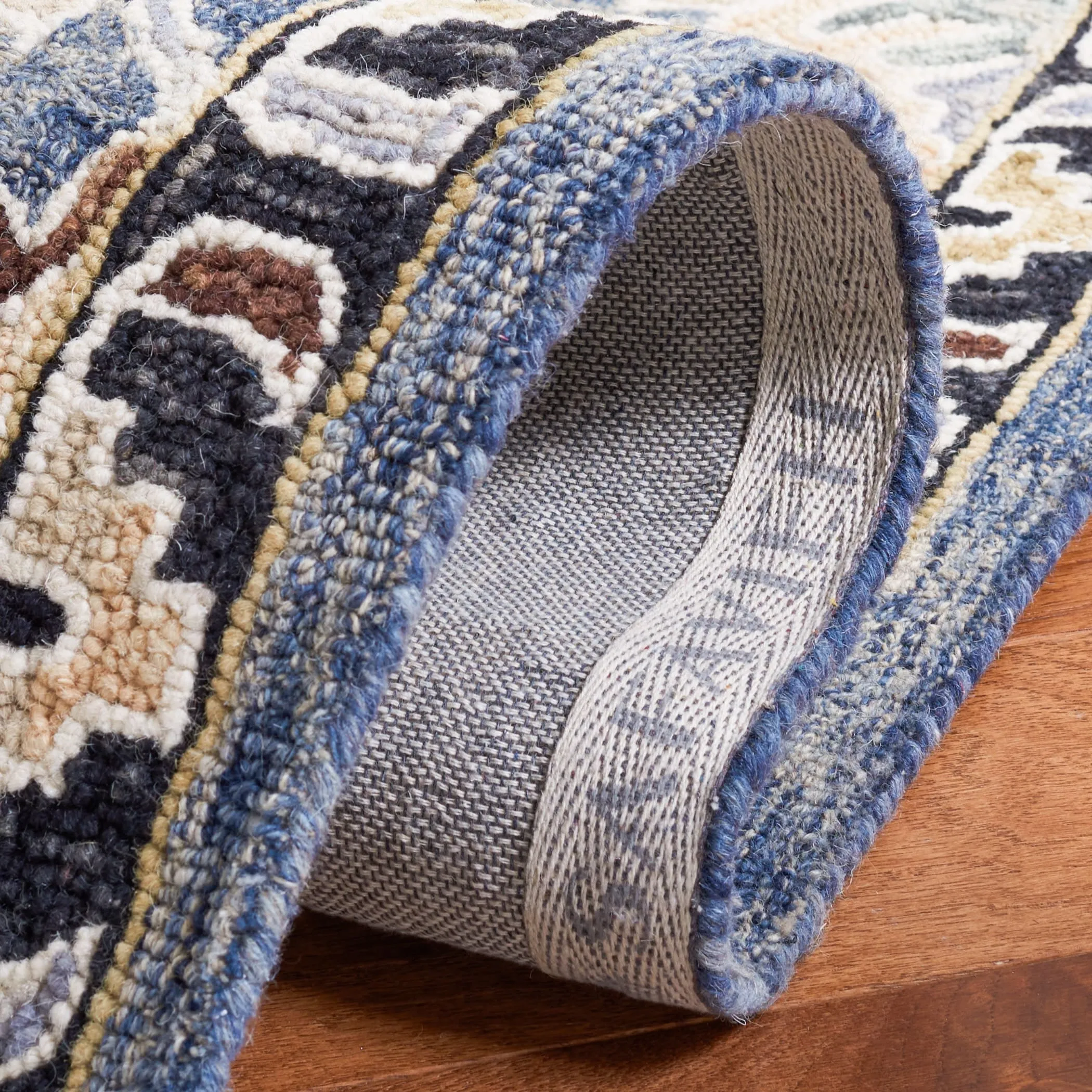 SAFAVIEH Handmade Aspen Vitala Boho Wool Rug