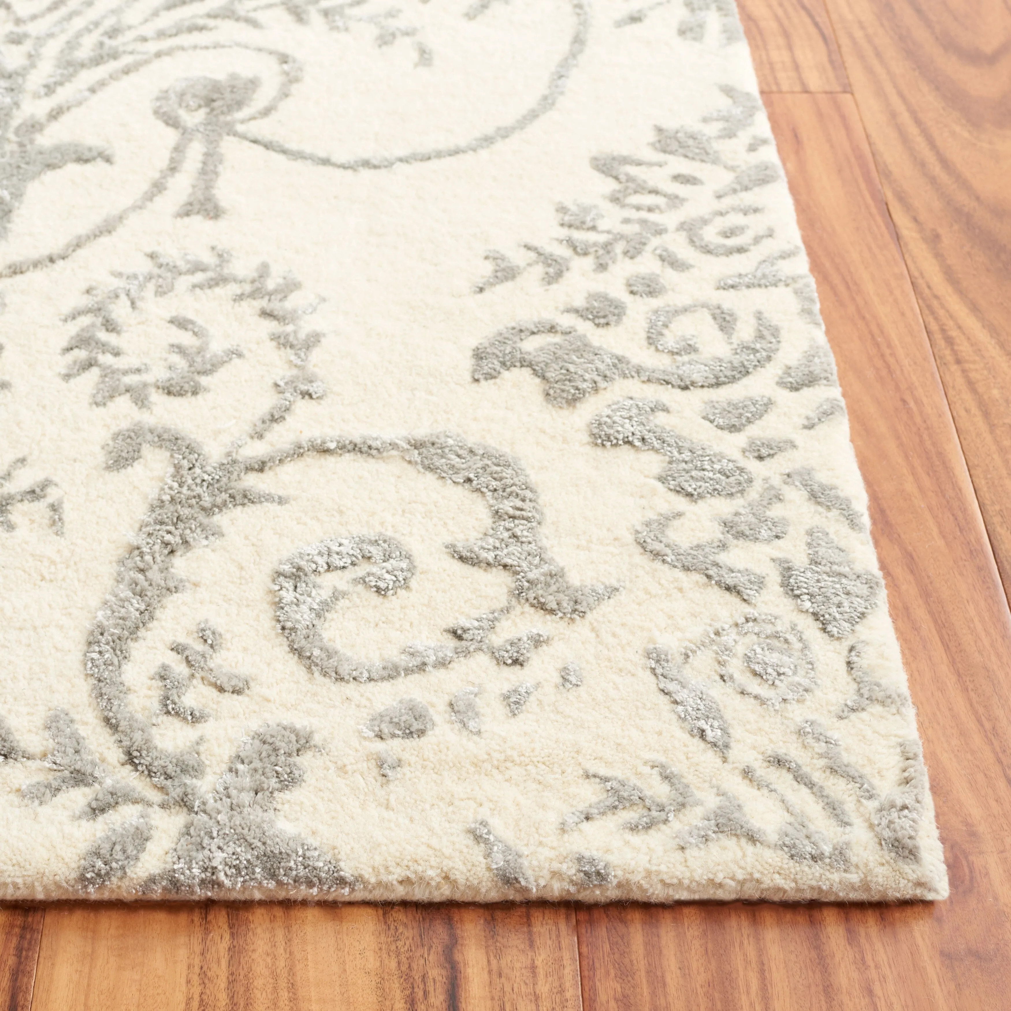 SAFAVIEH Handmade Bella Eleanor Modern Floral Wool Rug
