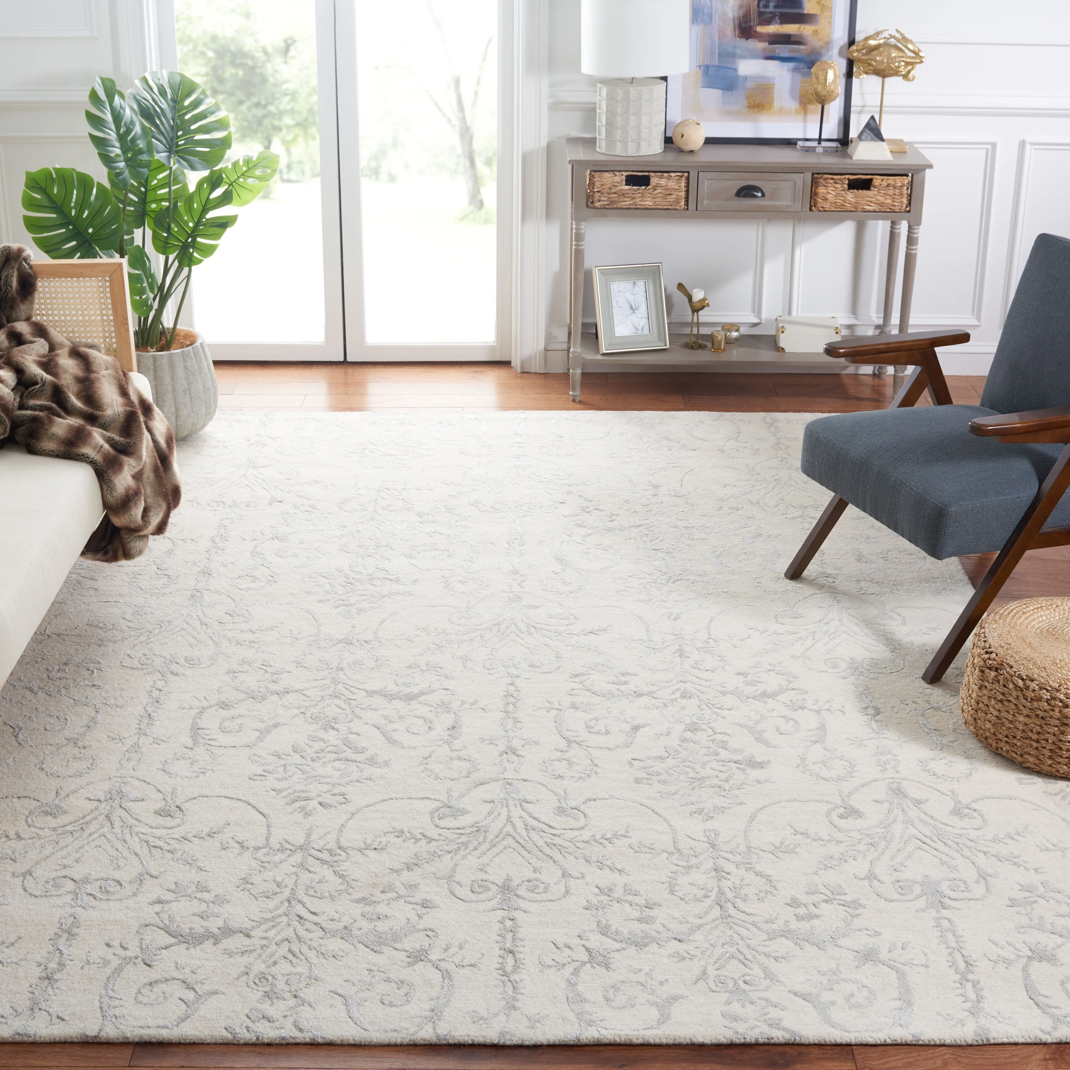 SAFAVIEH Handmade Bella Eleanor Modern Floral Wool Rug